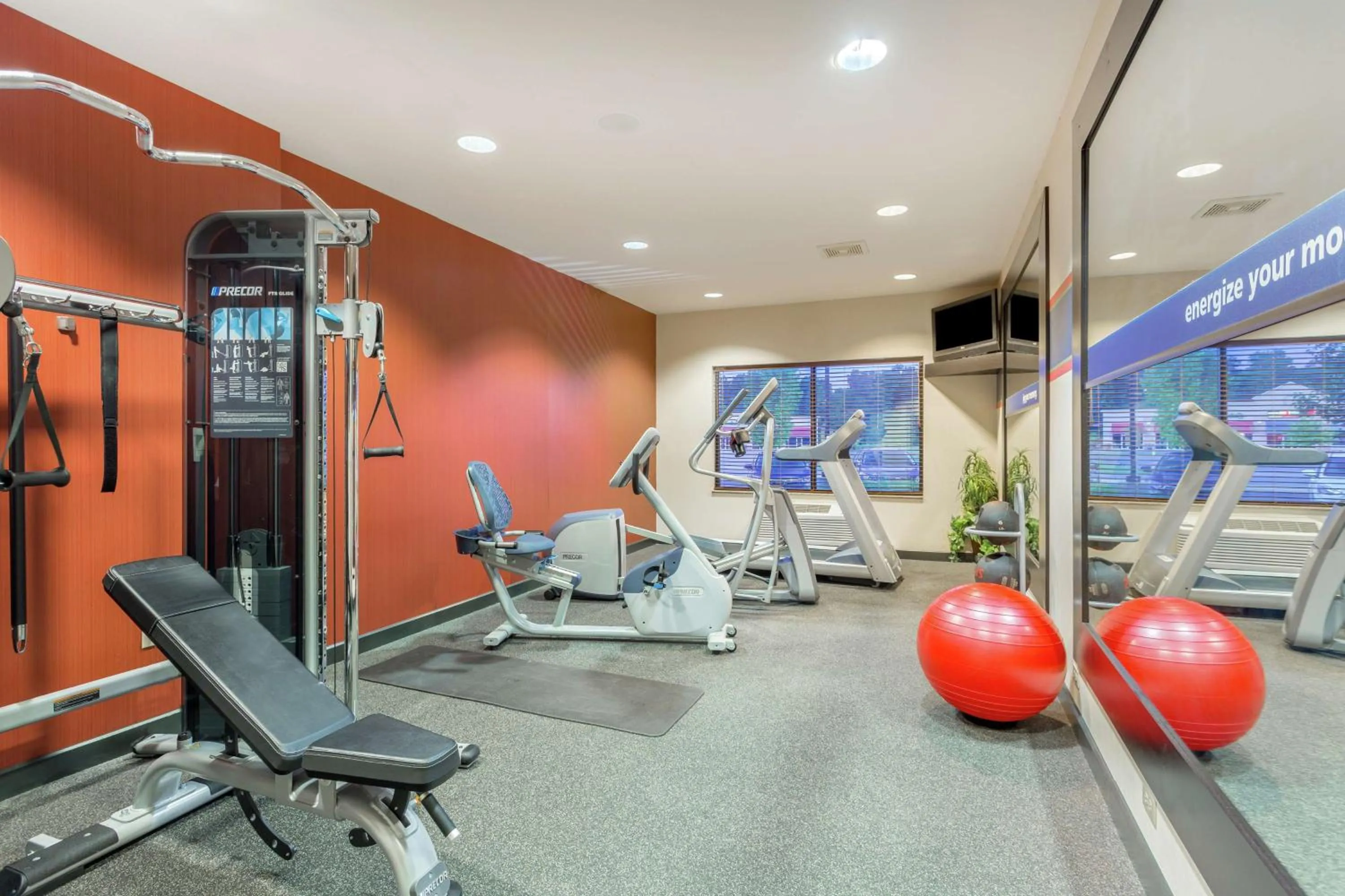Fitness centre/facilities in Hampton Inn Auburn