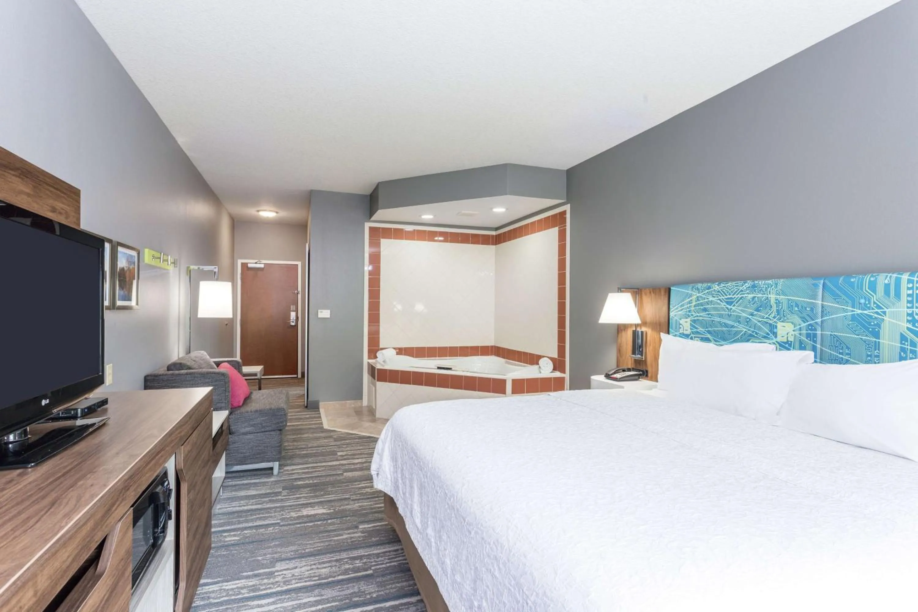 Bed in Hampton Inn Auburn