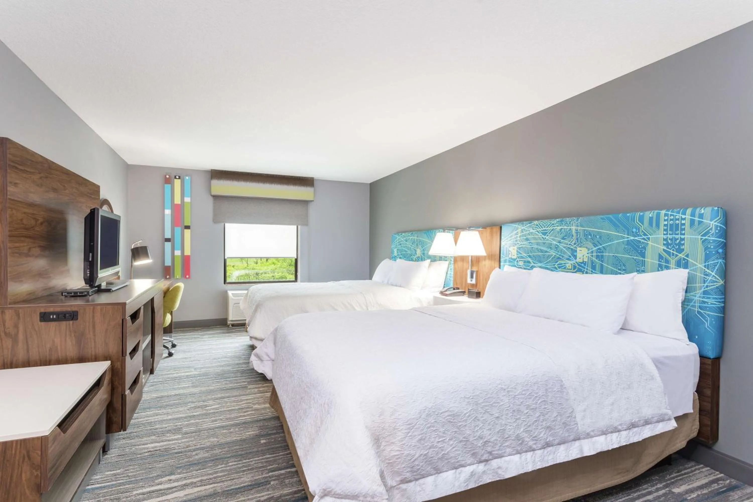 Bed in Hampton Inn Auburn