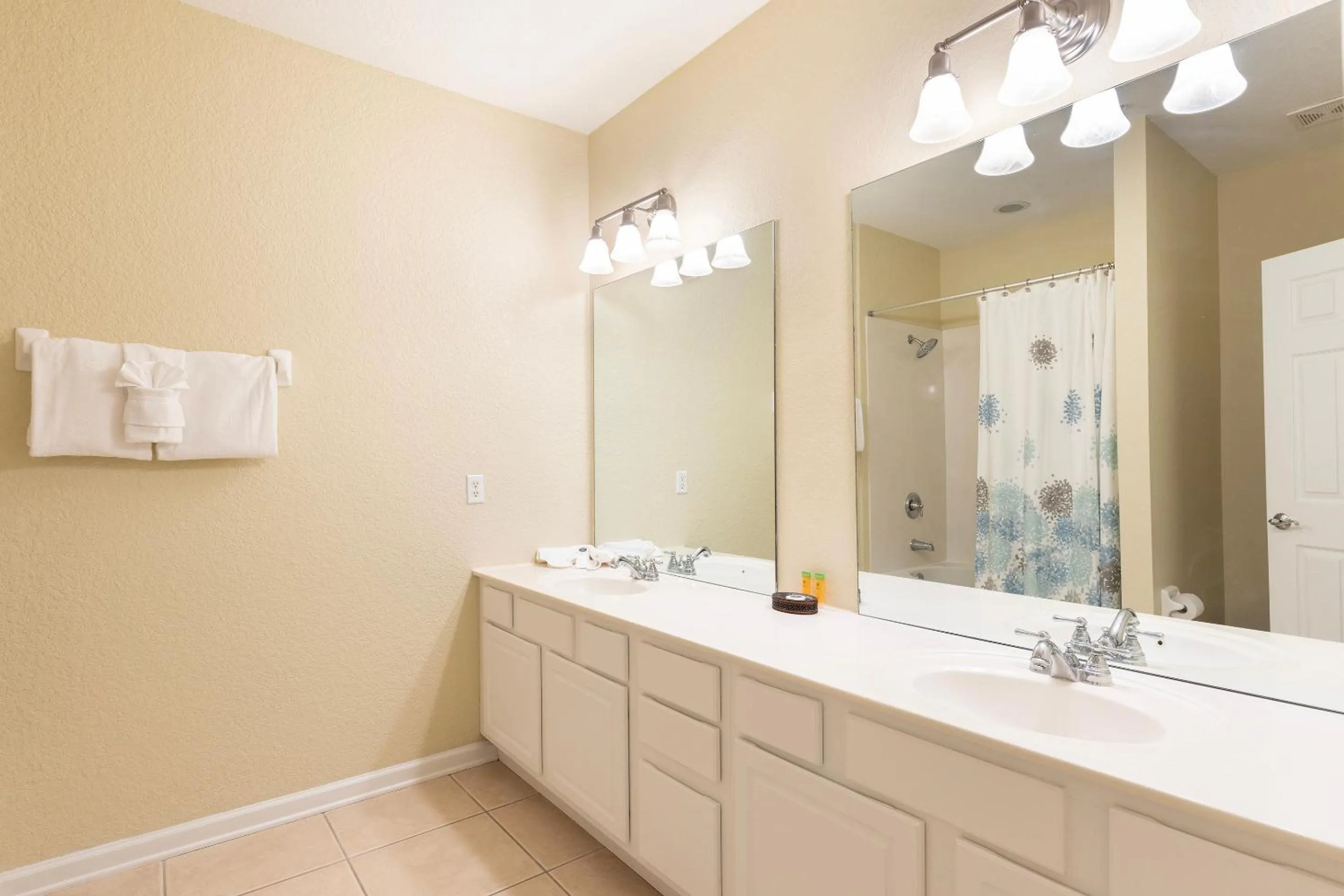 Shower in Orlando Resort Rentals at Universal Boulevard