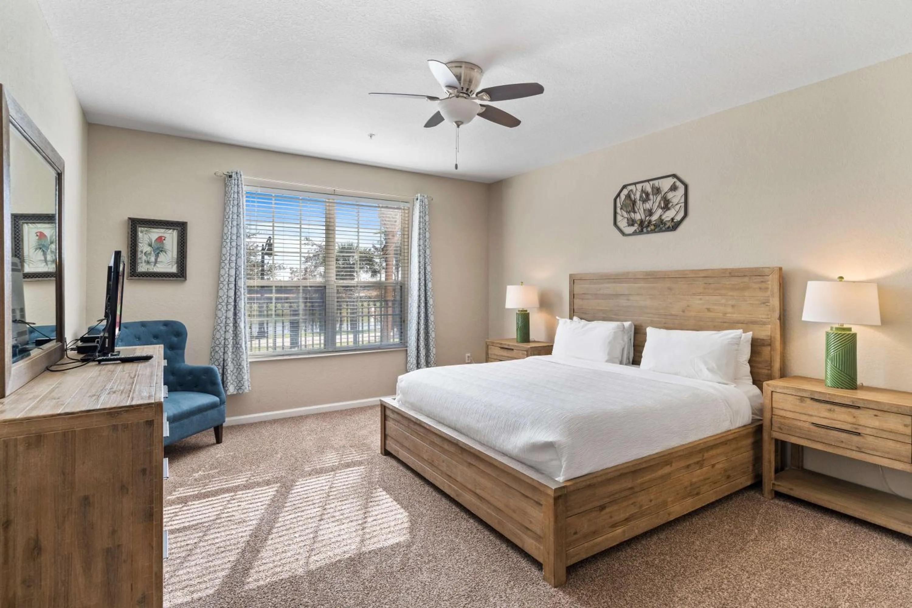 Bed in Orlando Resort Rentals at Universal Boulevard