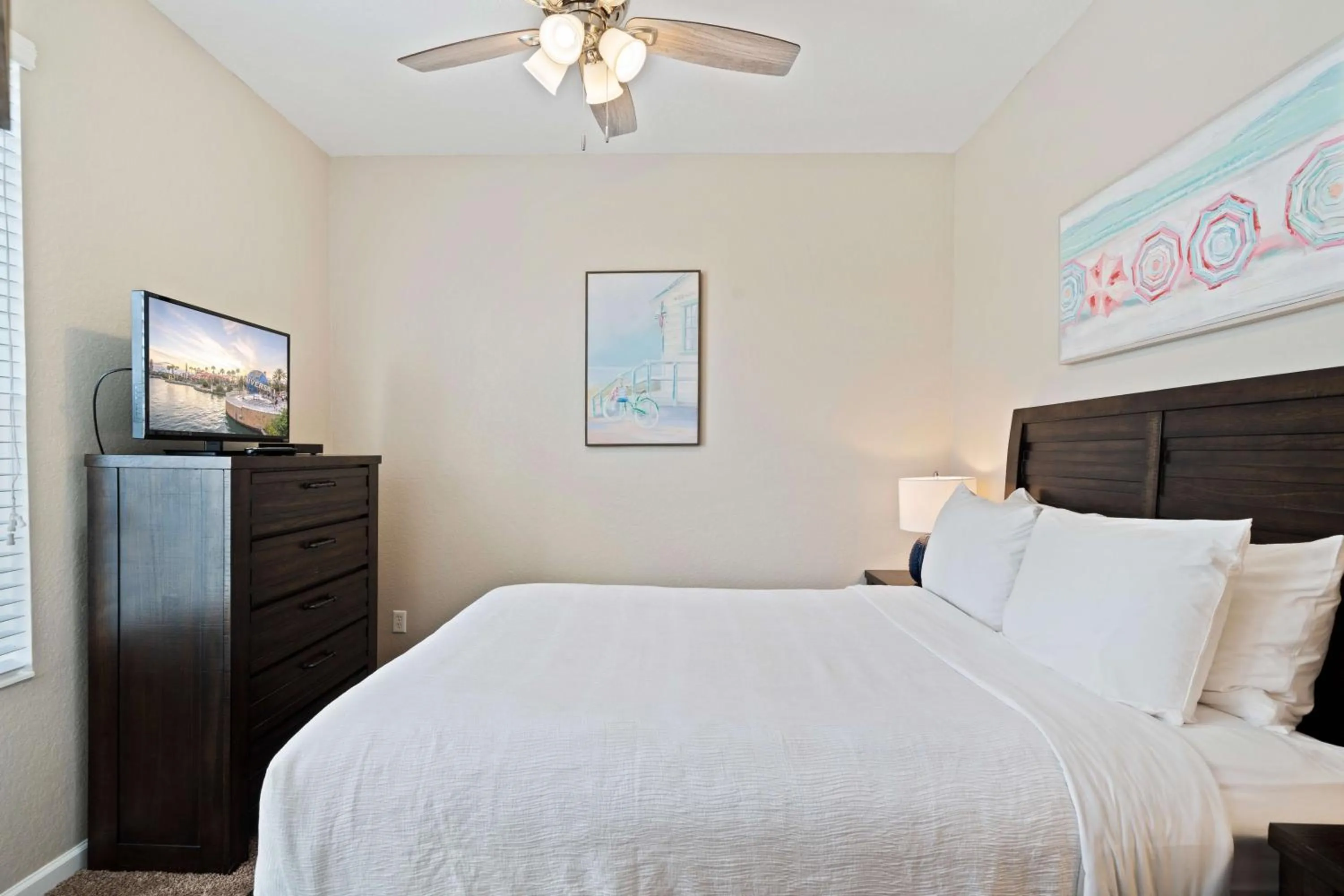Bed in Orlando Resort Rentals at Universal Boulevard
