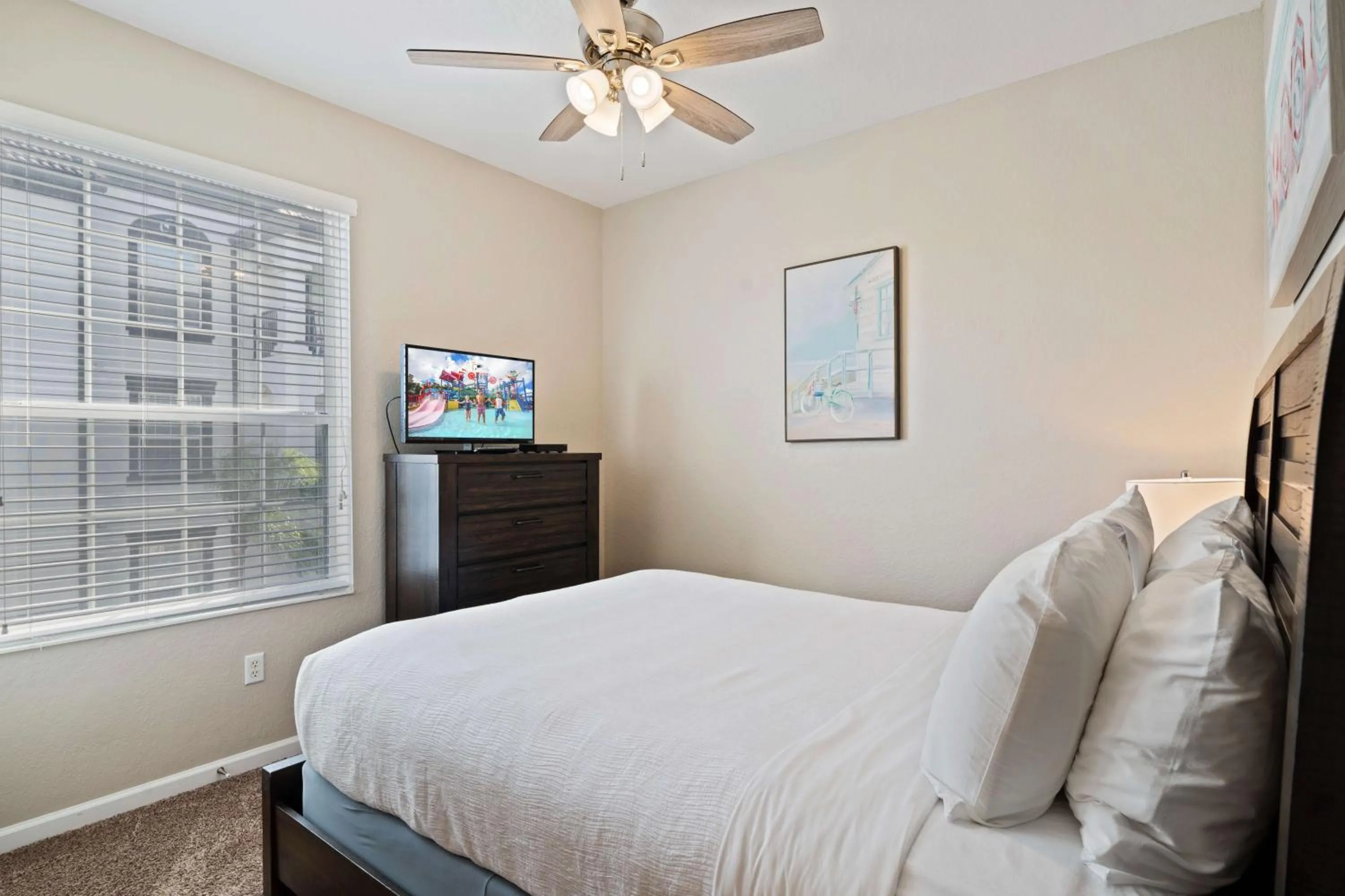 TV and multimedia, Bed in Orlando Resort Rentals at Universal Boulevard