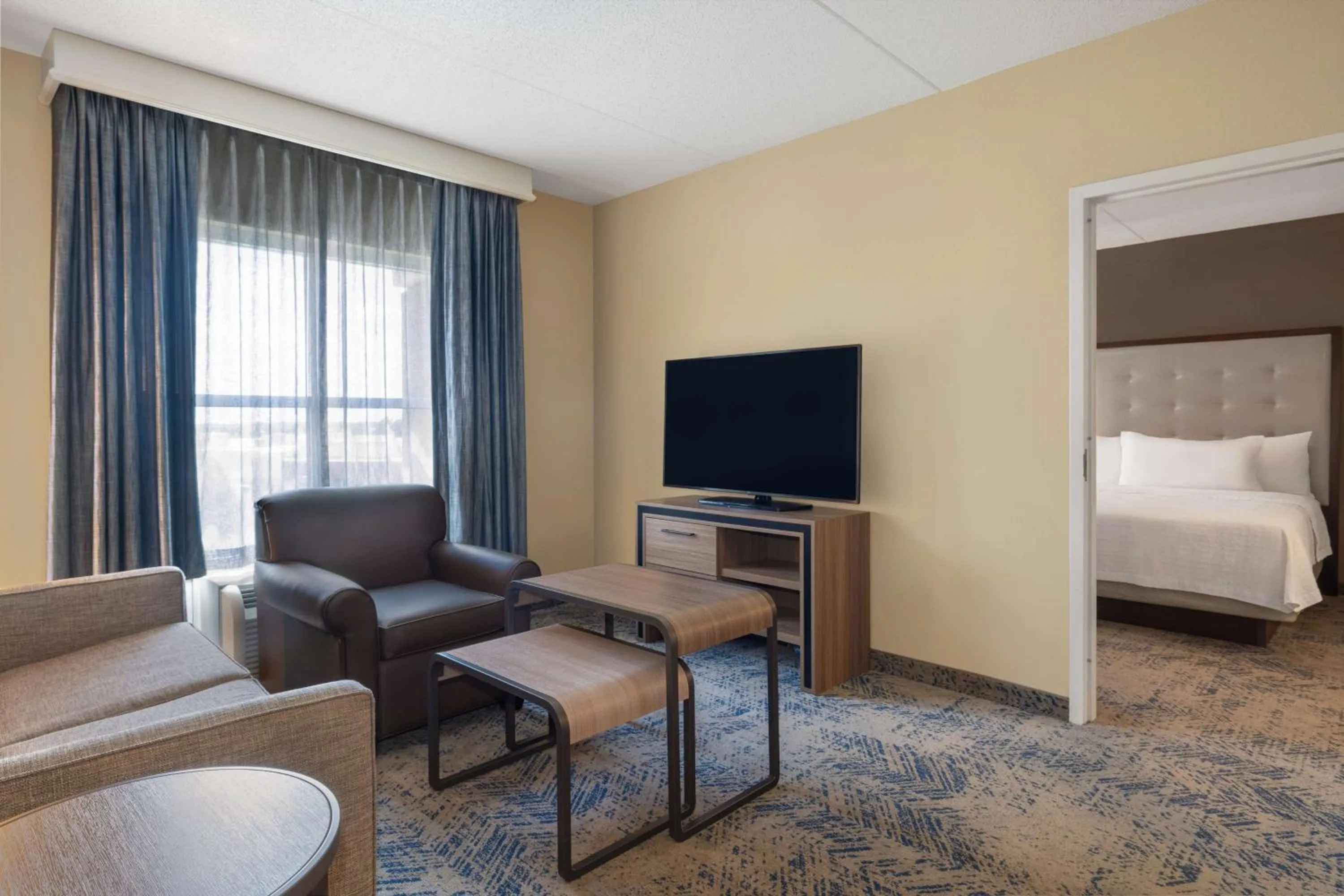 Living room, Bed in Homewood Suites Fredericksburg