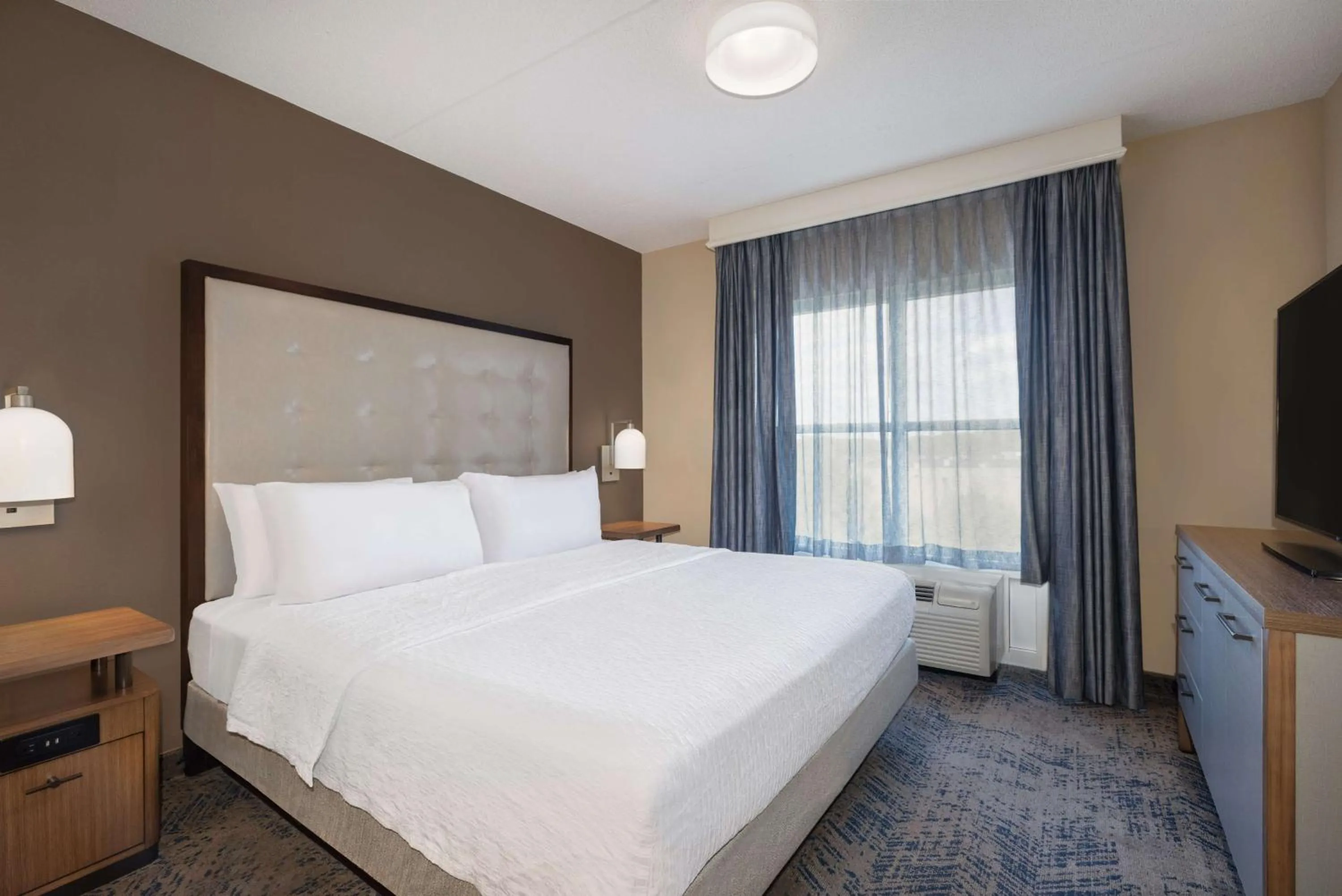 Bed in Homewood Suites Fredericksburg