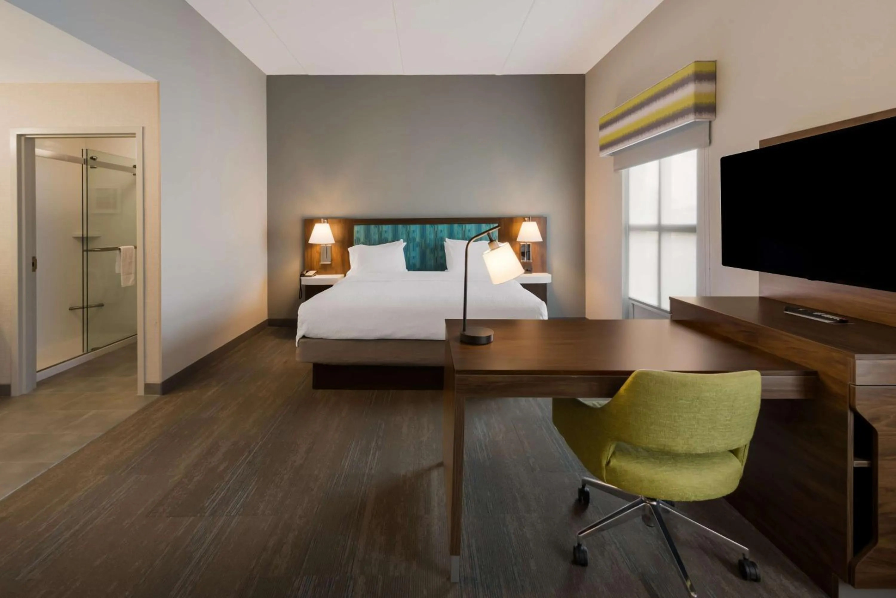 Bedroom, Bed in Hampton Inn and Suites Fredericksburg