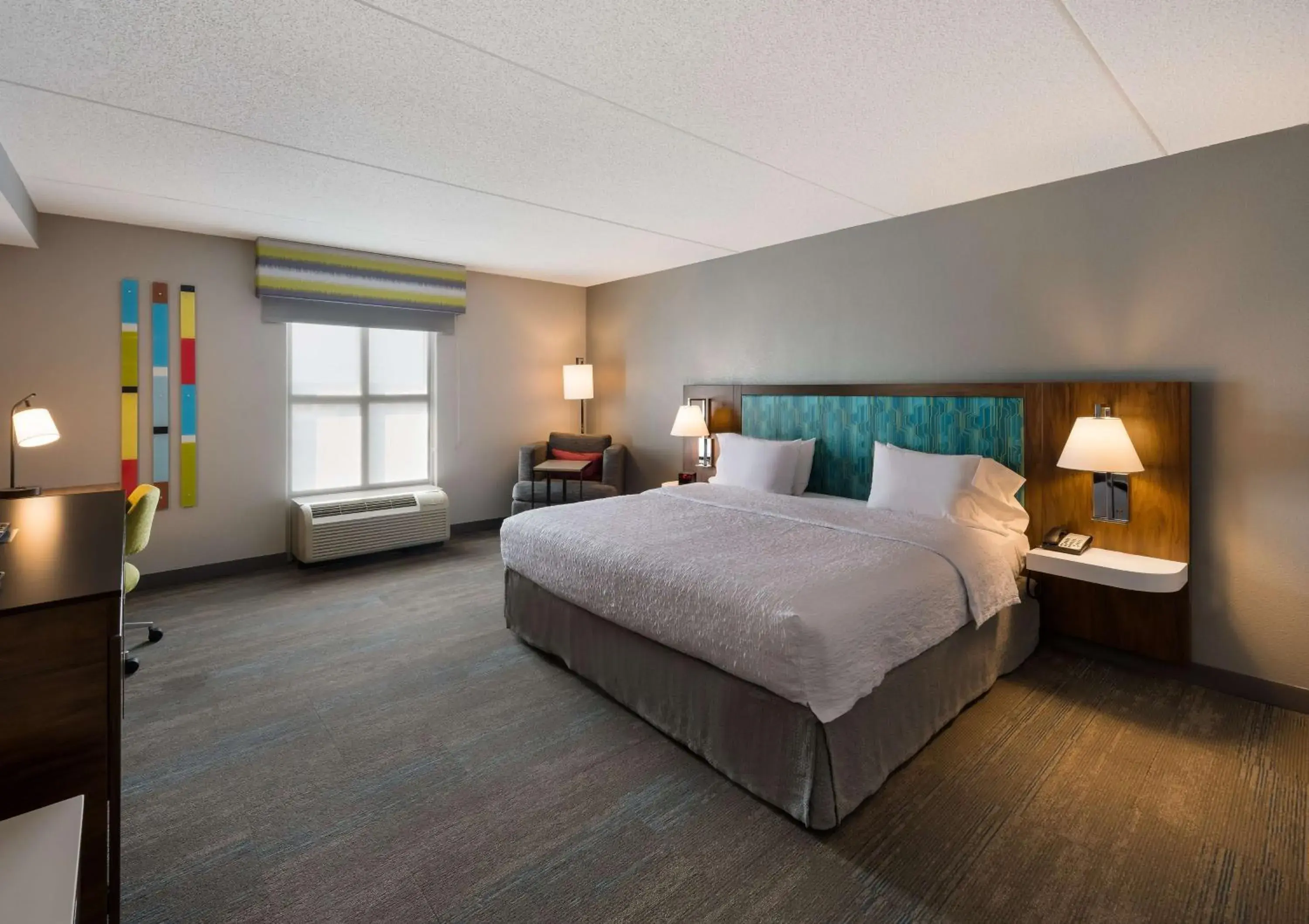 Bed in Hampton Inn and Suites Fredericksburg Bed in Hampton Inn and Suites Fredericksburg