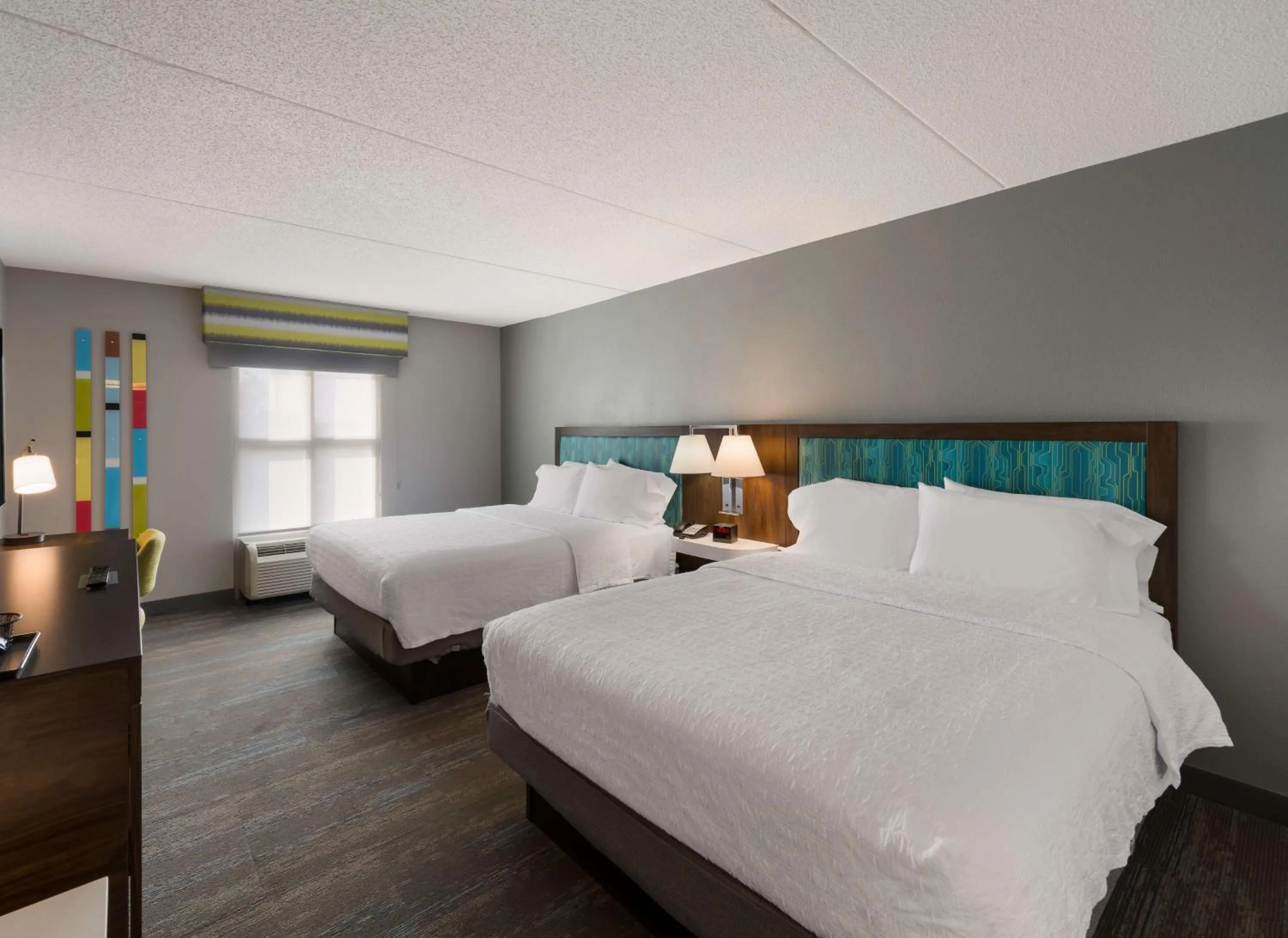 Bed in Hampton Inn and Suites Fredericksburg