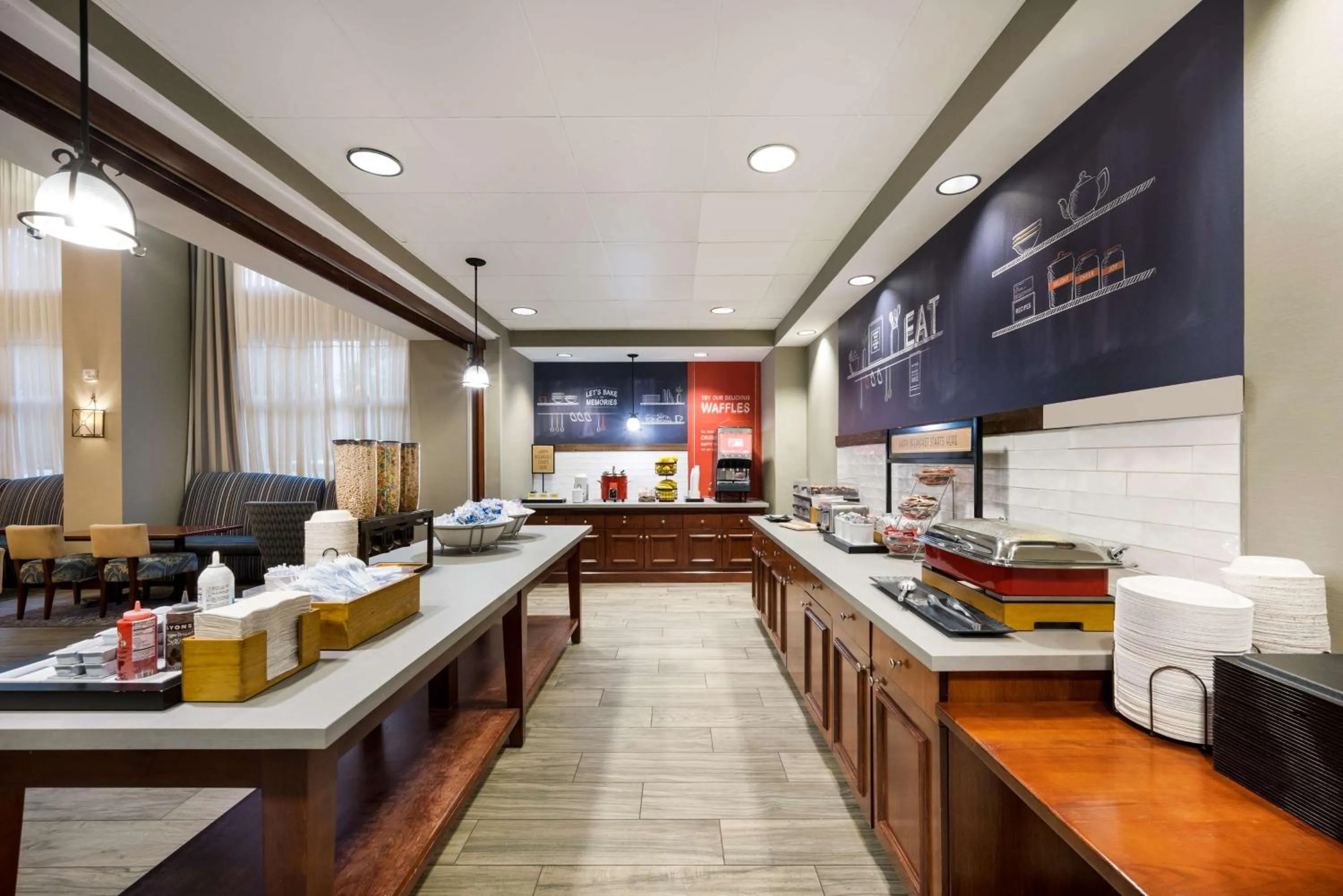 Breakfast in Hampton Inn and Suites Fredericksburg