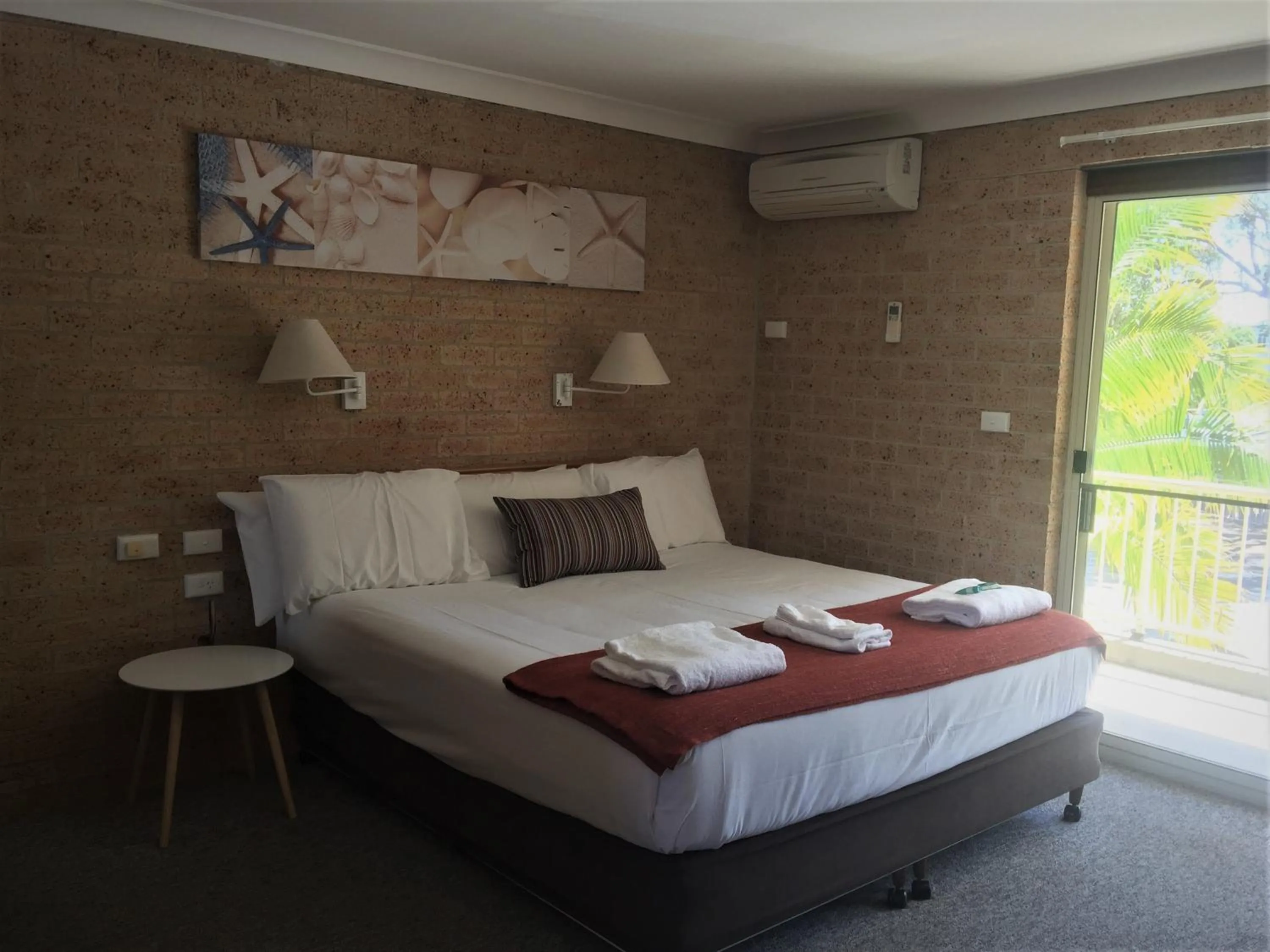 Bed in Huskisson Bayside Resort