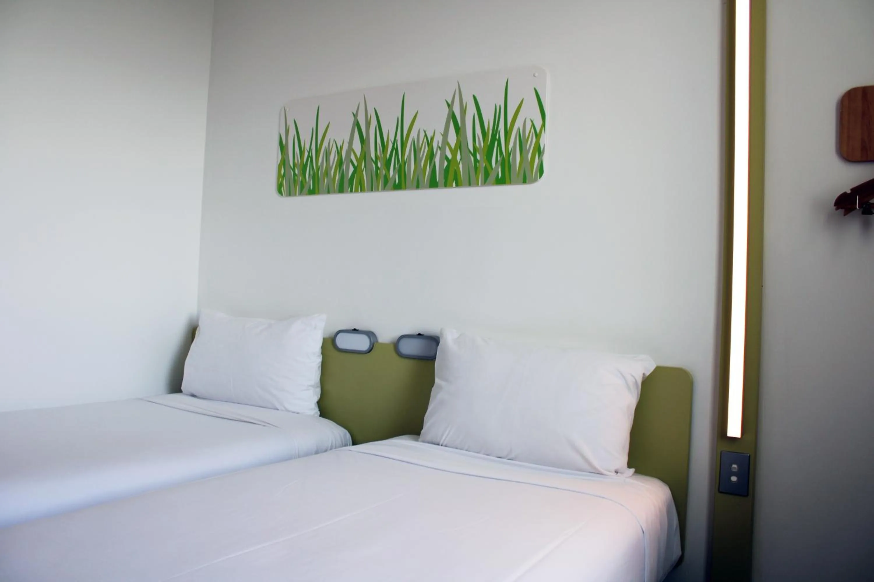 Bed in ibis Budget Auckland Airport