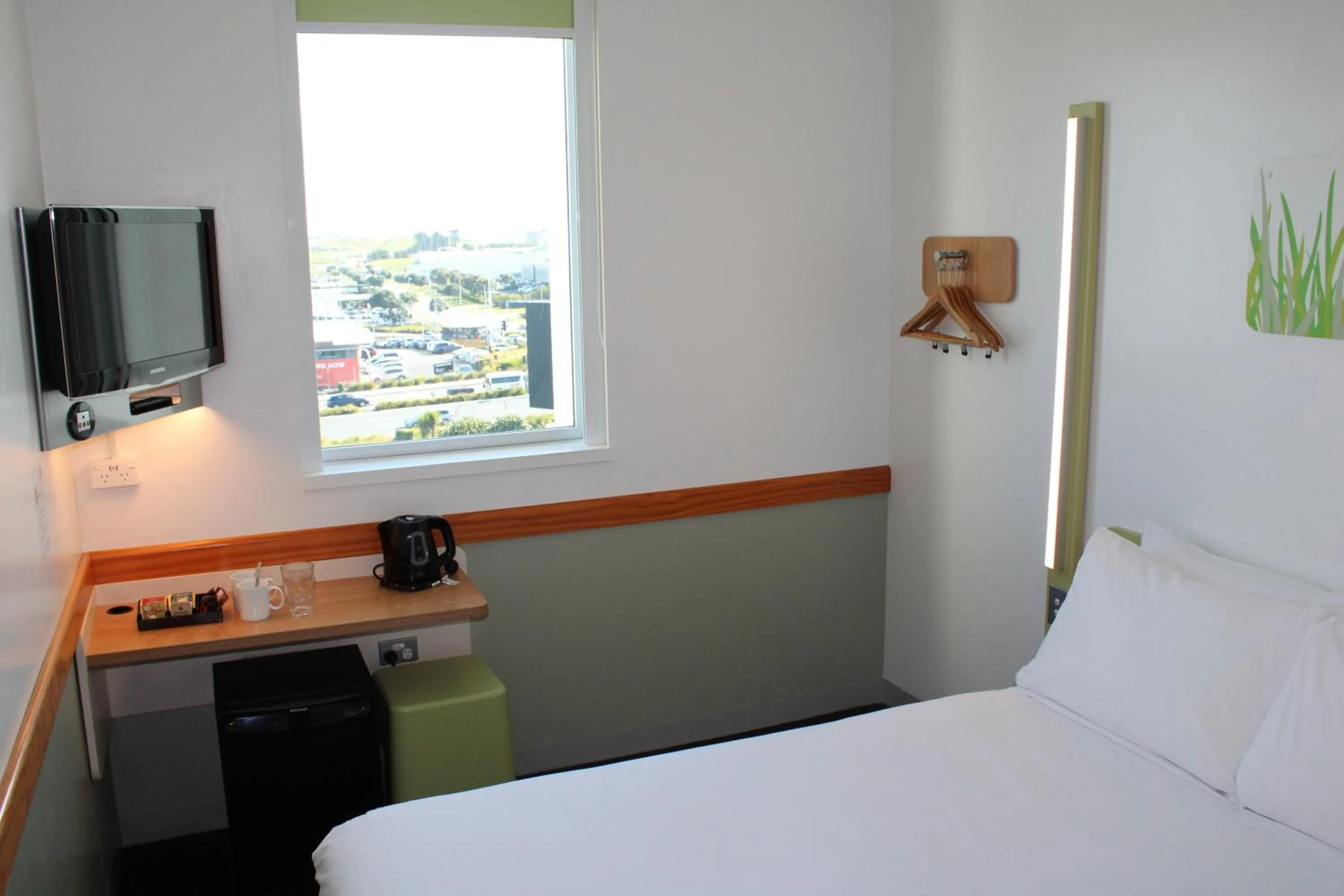 Property building, Bed in ibis Budget Auckland Airport
