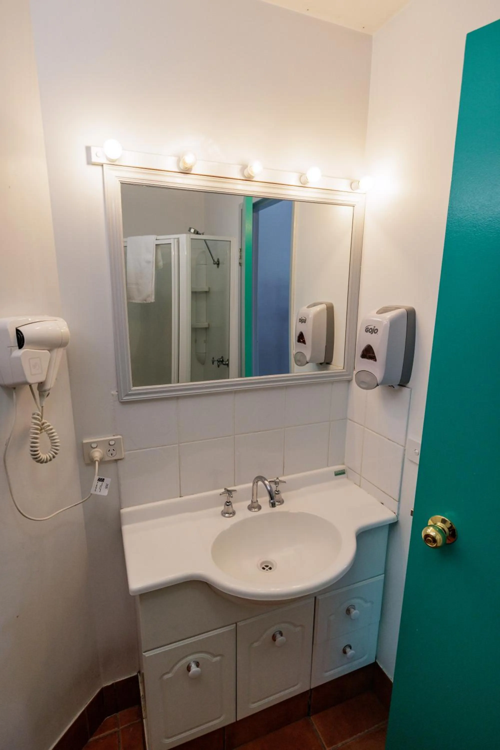 Bathroom in YHA Hobart Central