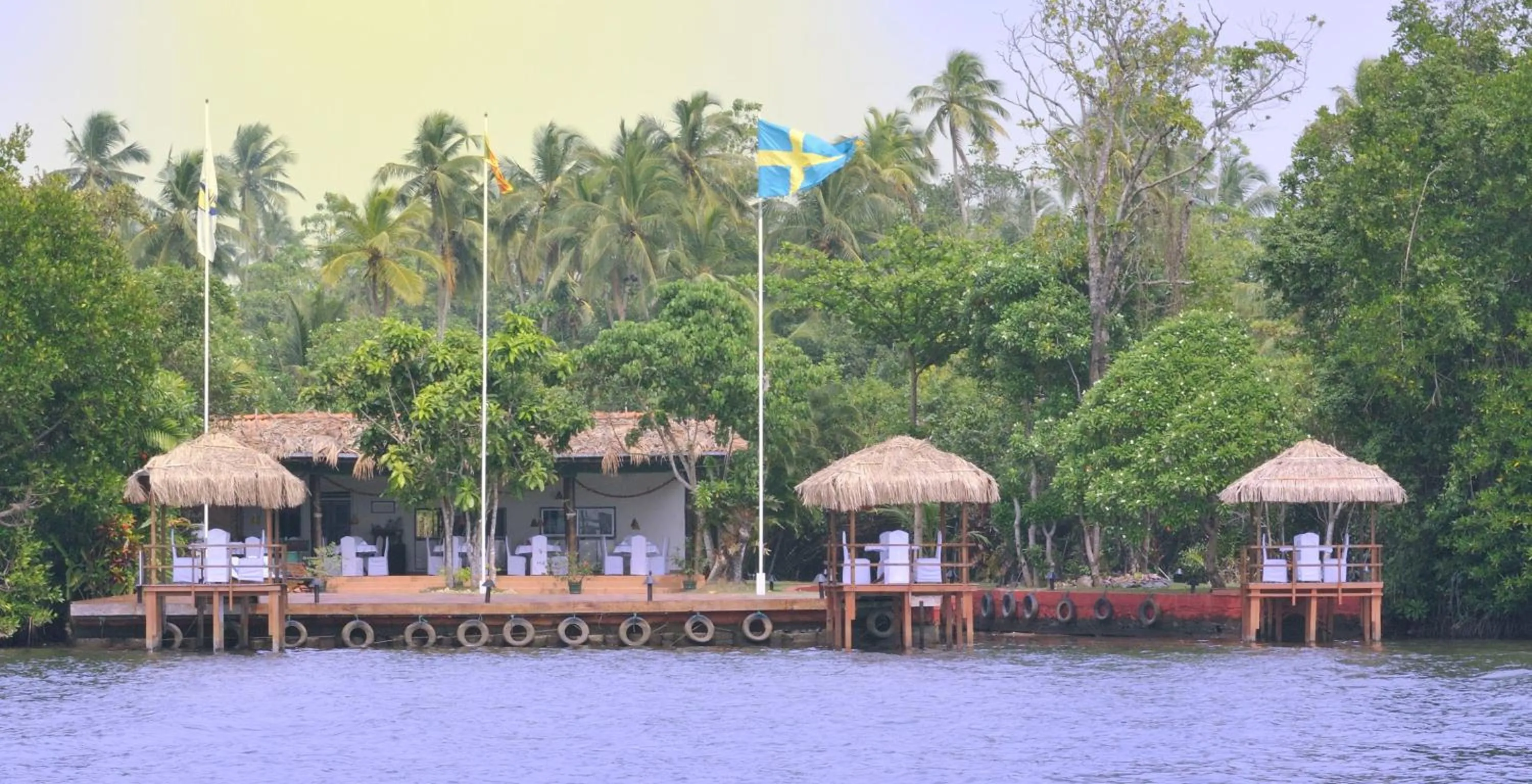 Restaurant/places to eat in Dalmanuta Gardens