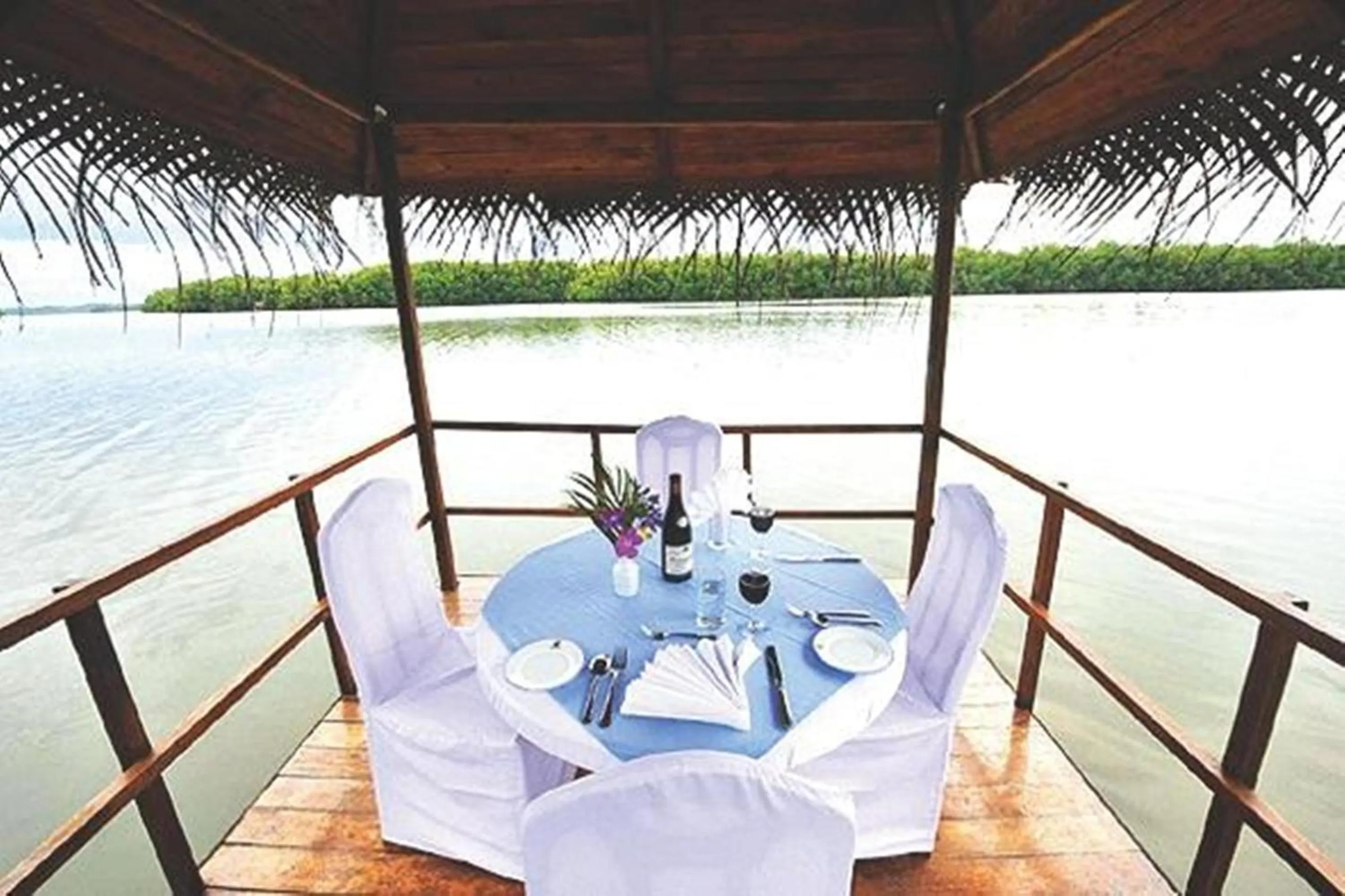 Restaurant/places to eat in Dalmanuta Gardens