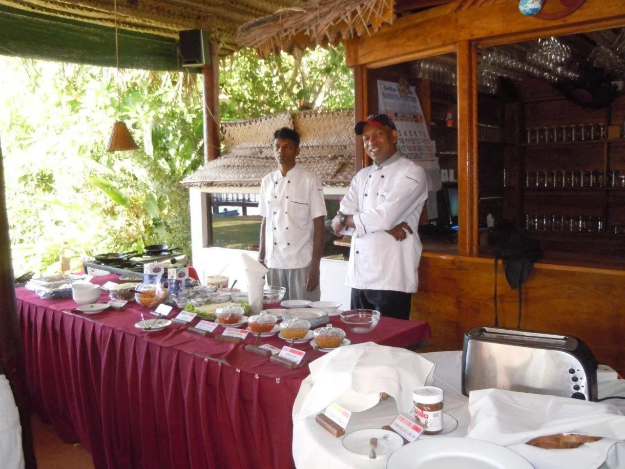Breakfast in Dalmanuta Gardens