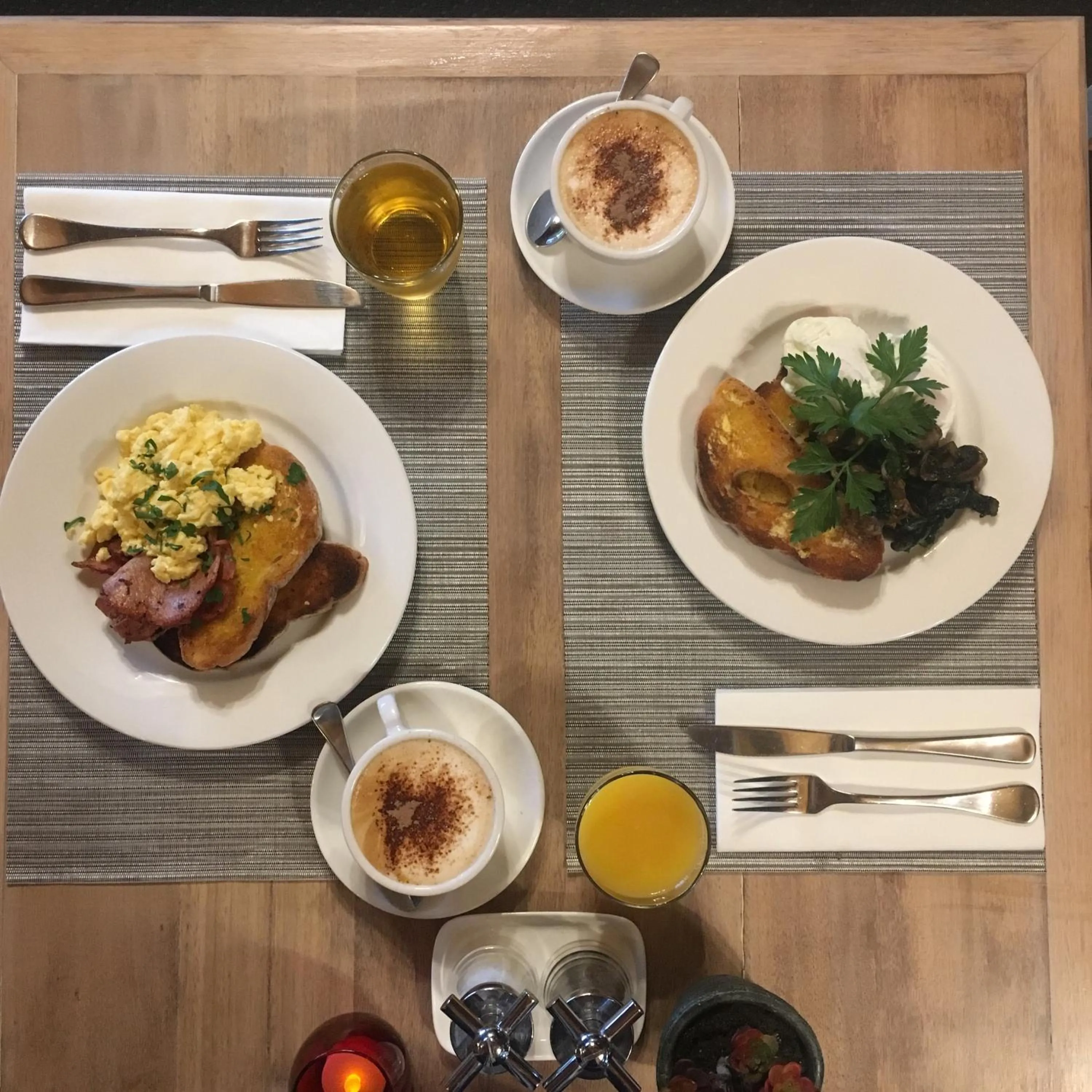 Breakfast in Quality Inn Carriage House