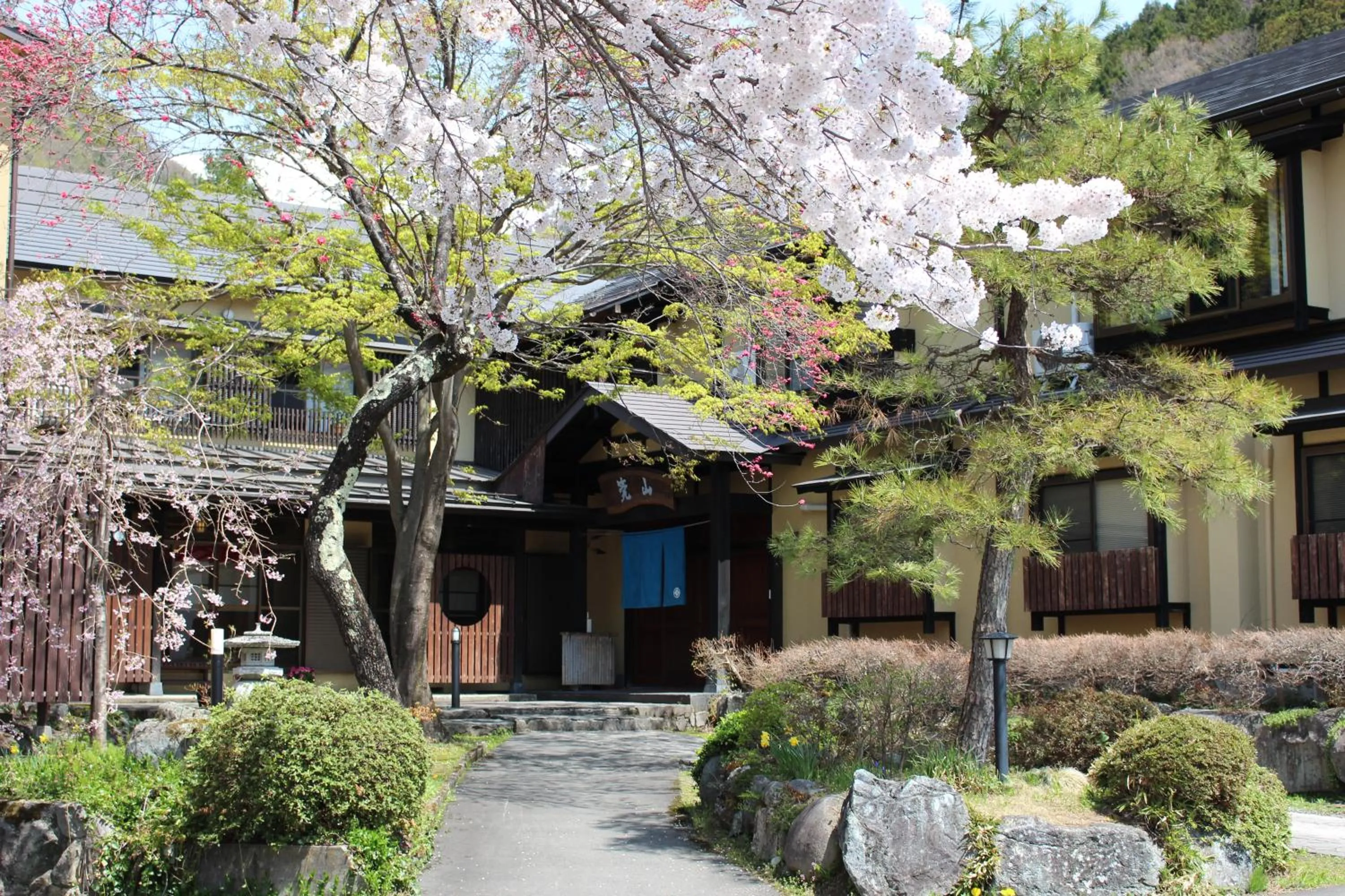 Facade/entrance in Super Hydrogen Rich Spa Yado Kanzan
