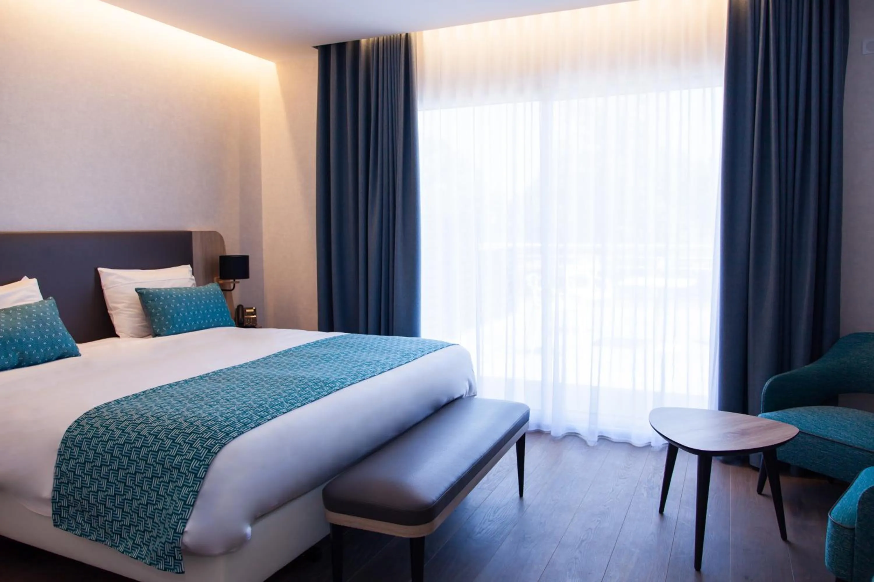 Photo of the whole room, Bed in Logis Hotel Relais Saint Jacques - Châteauroux