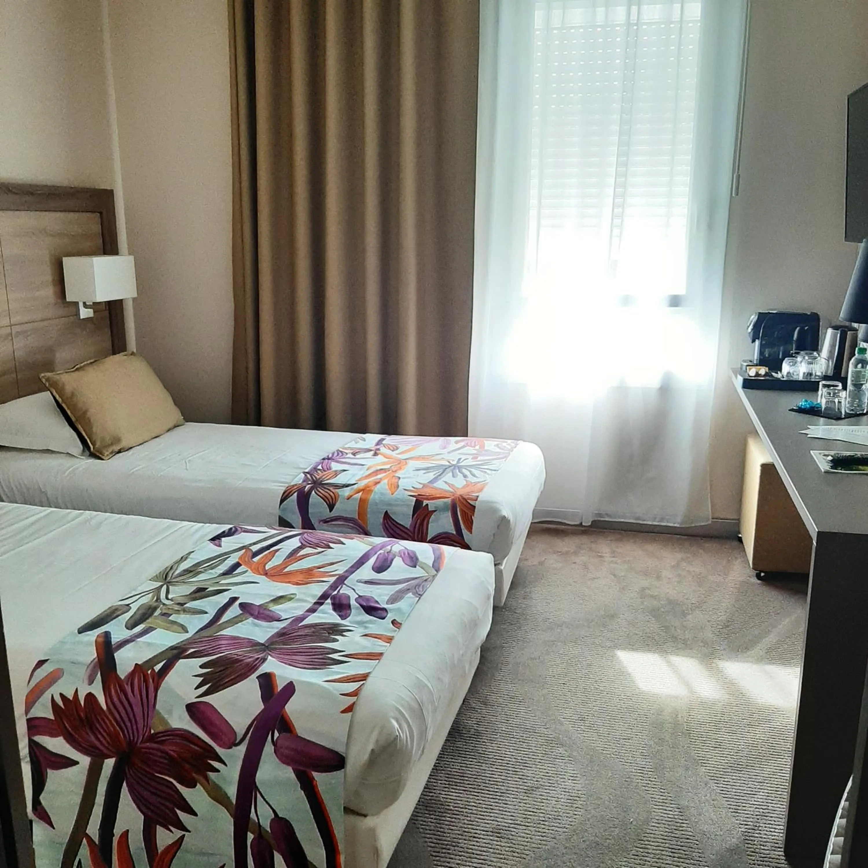 Bed in Logis Hotel Relais Saint Jacques - Châteauroux