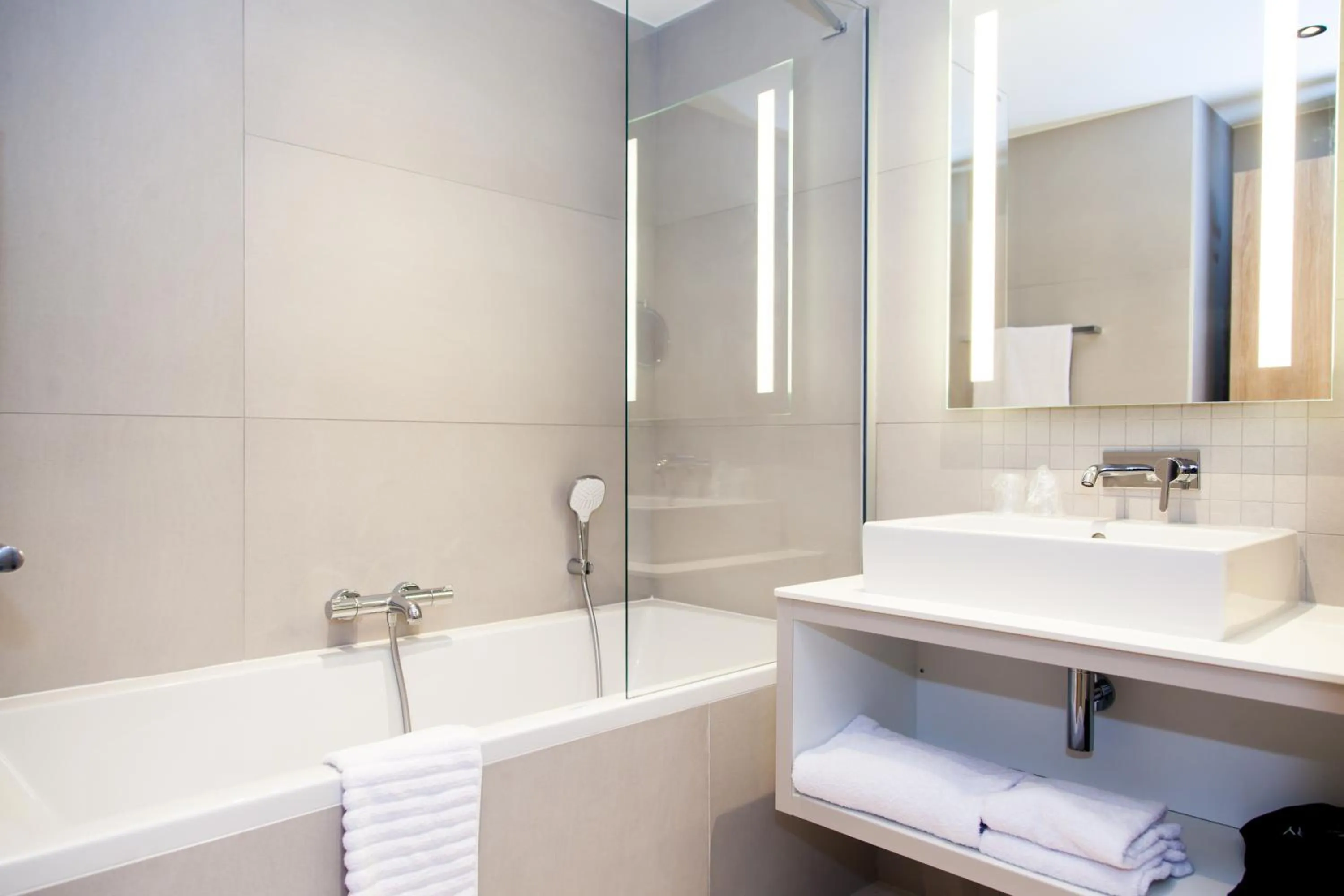 Bathroom in Logis Hotel Relais Saint Jacques - Châteauroux