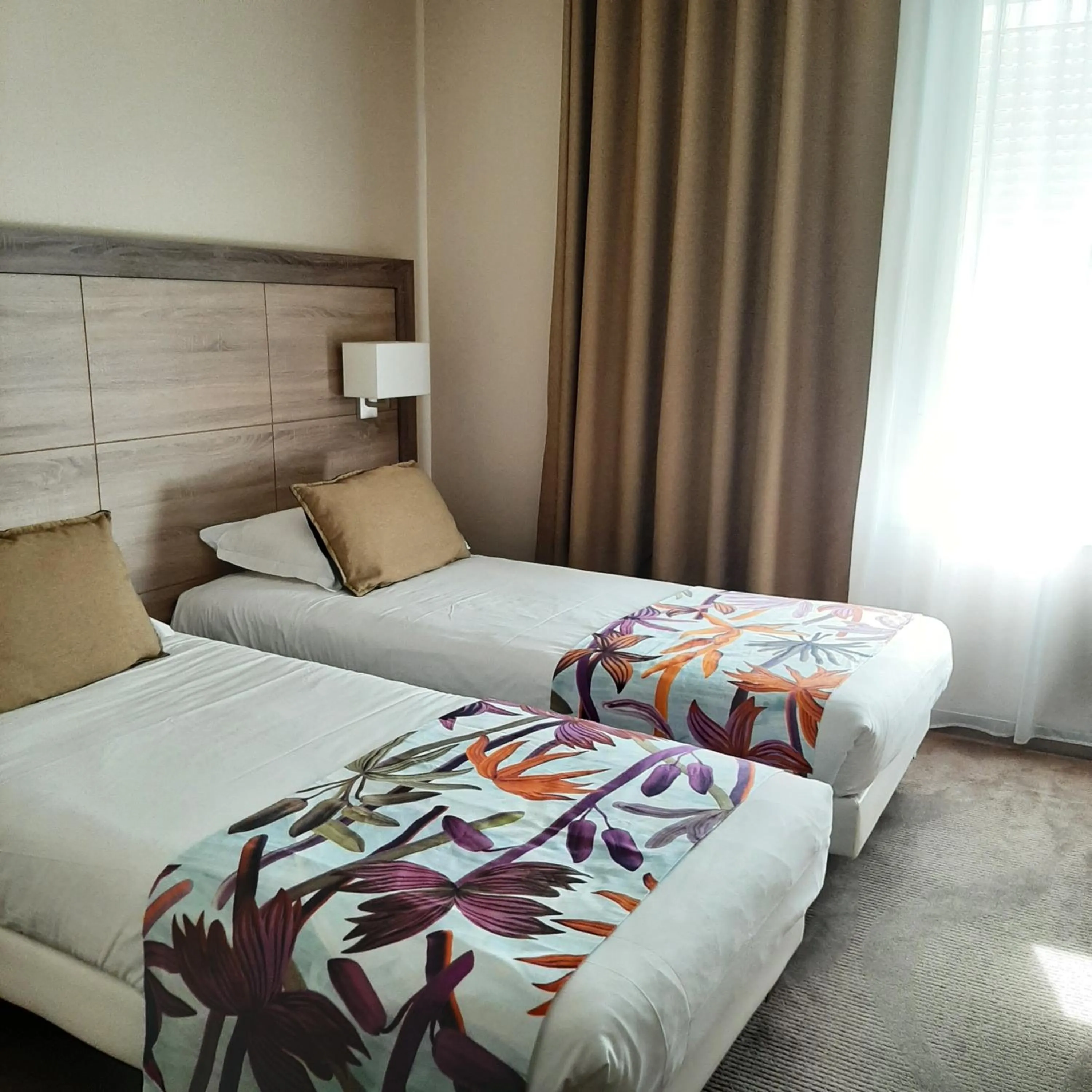 Bed in Logis Hotel Relais Saint Jacques - Châteauroux