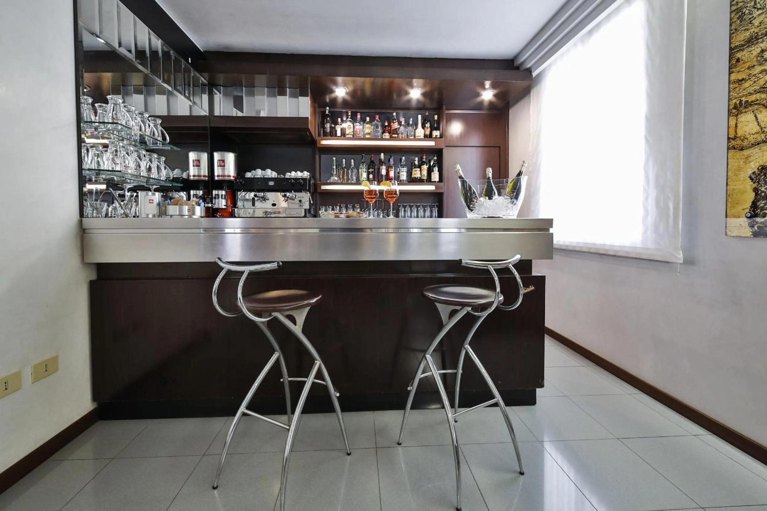 Communal lounge/ TV room in Hotel Sunset