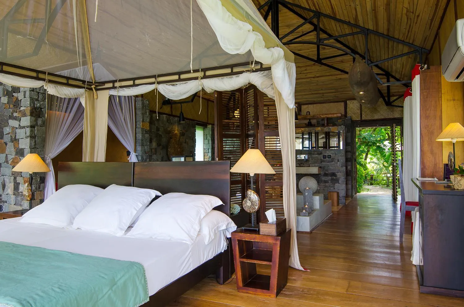 Bed in Princesse Bora Lodge & Spa