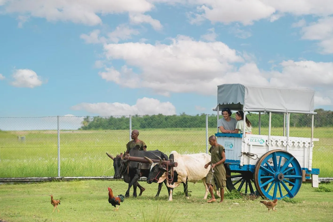 People in Princesse Bora Lodge & Spa