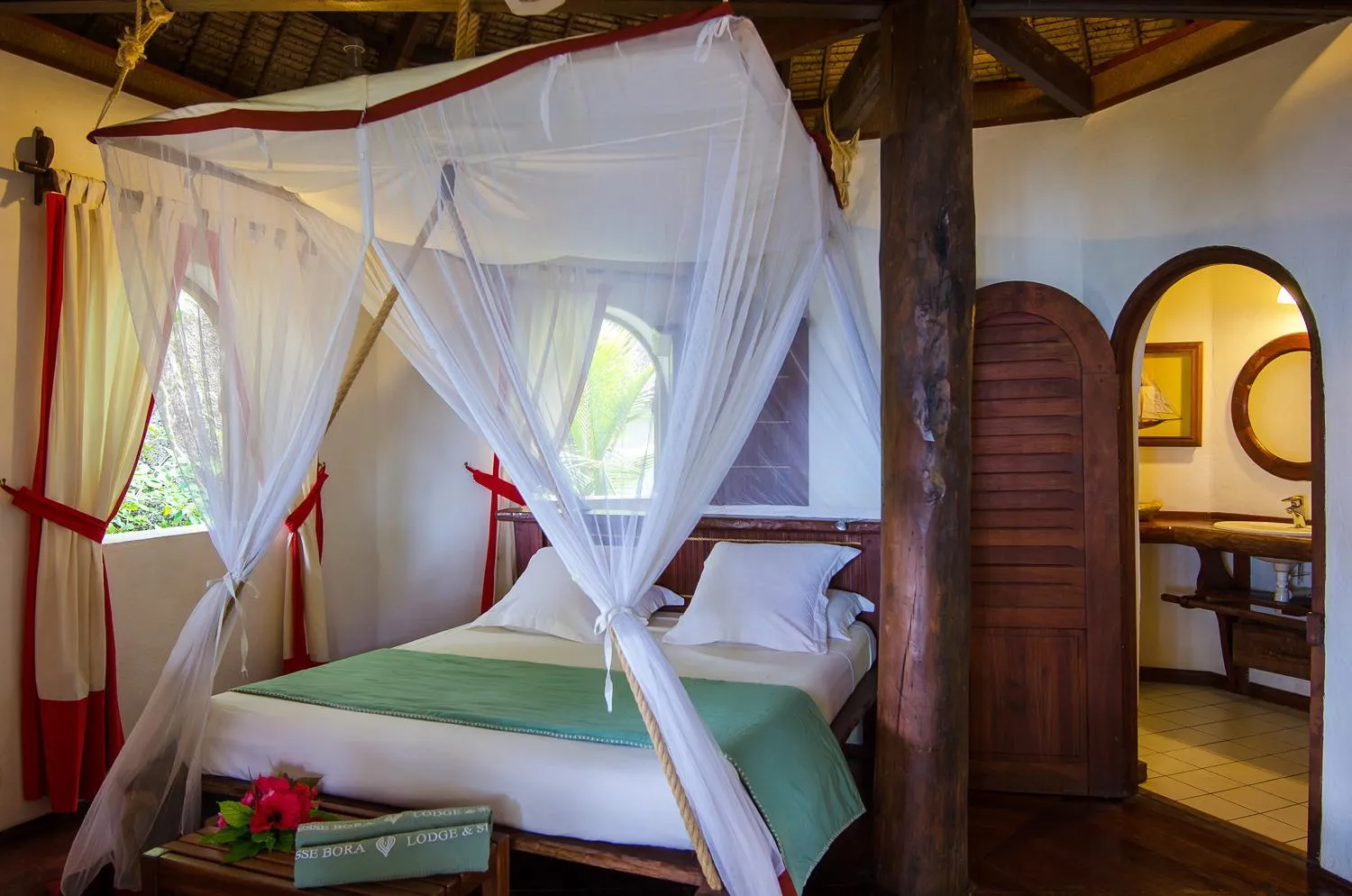 Bed in Princesse Bora Lodge & Spa
