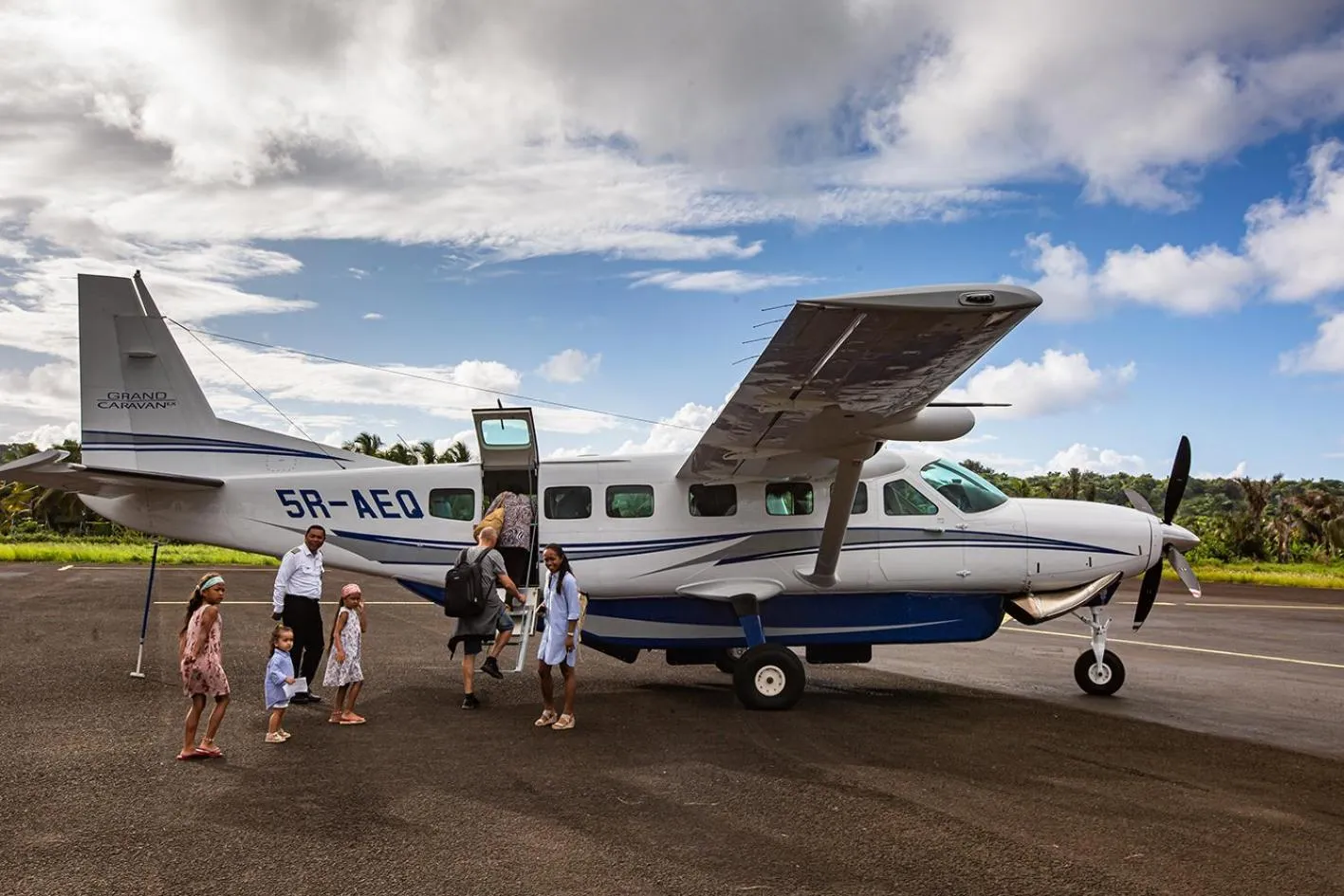 People in Princesse Bora Lodge & Spa