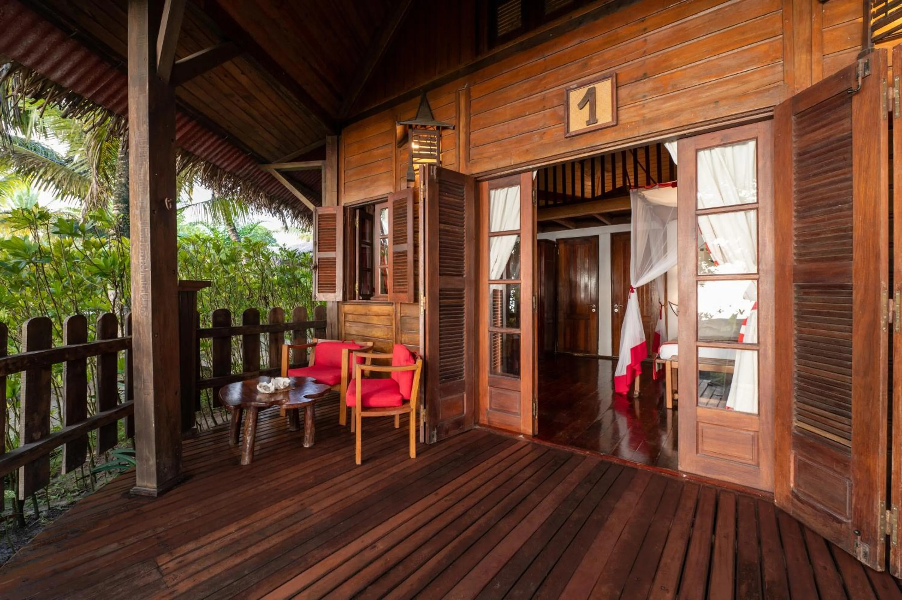 Patio in Princesse Bora Lodge & Spa