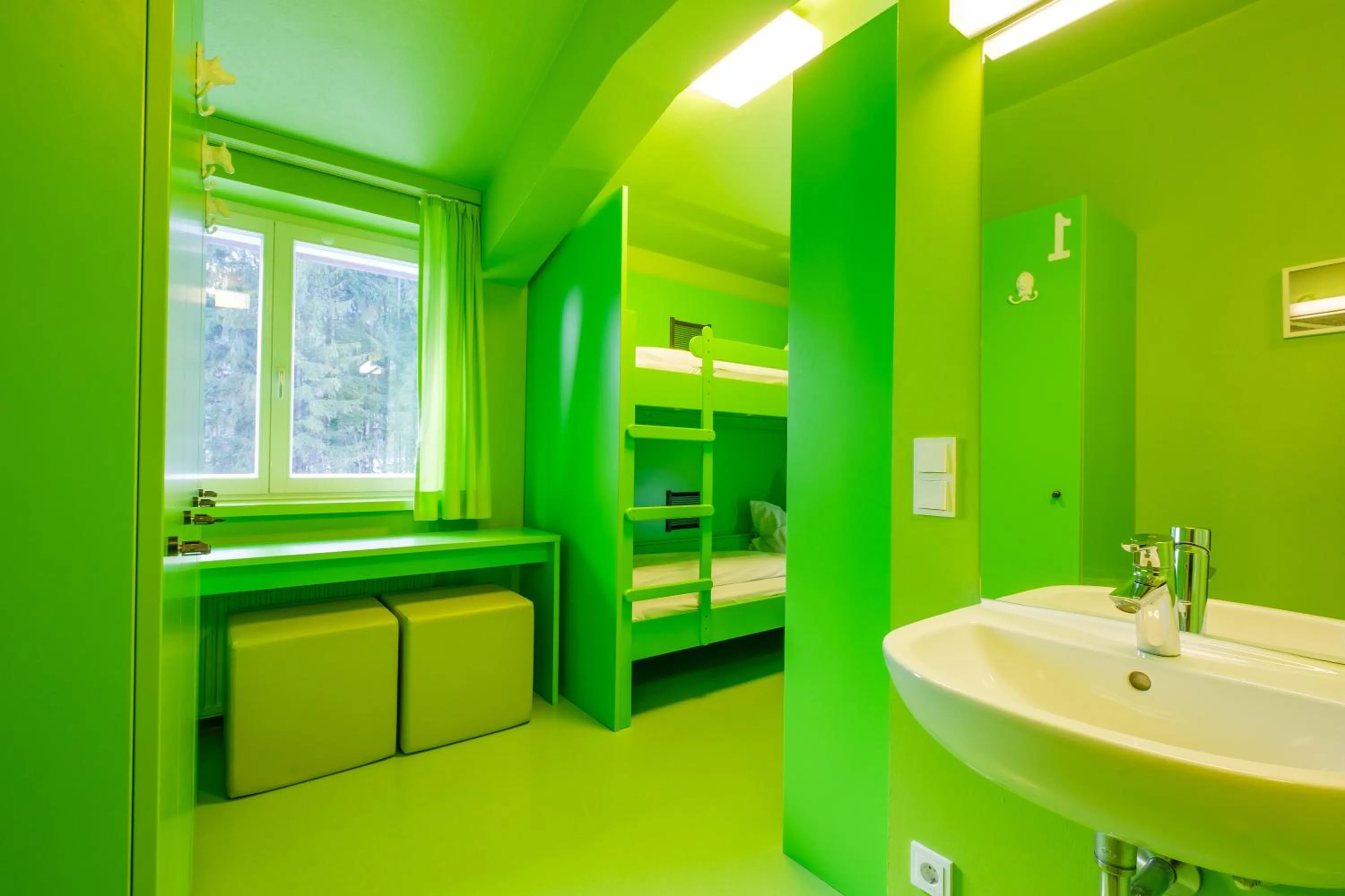 Quadruple Room with Shower in Jugendherberge Oberammergau