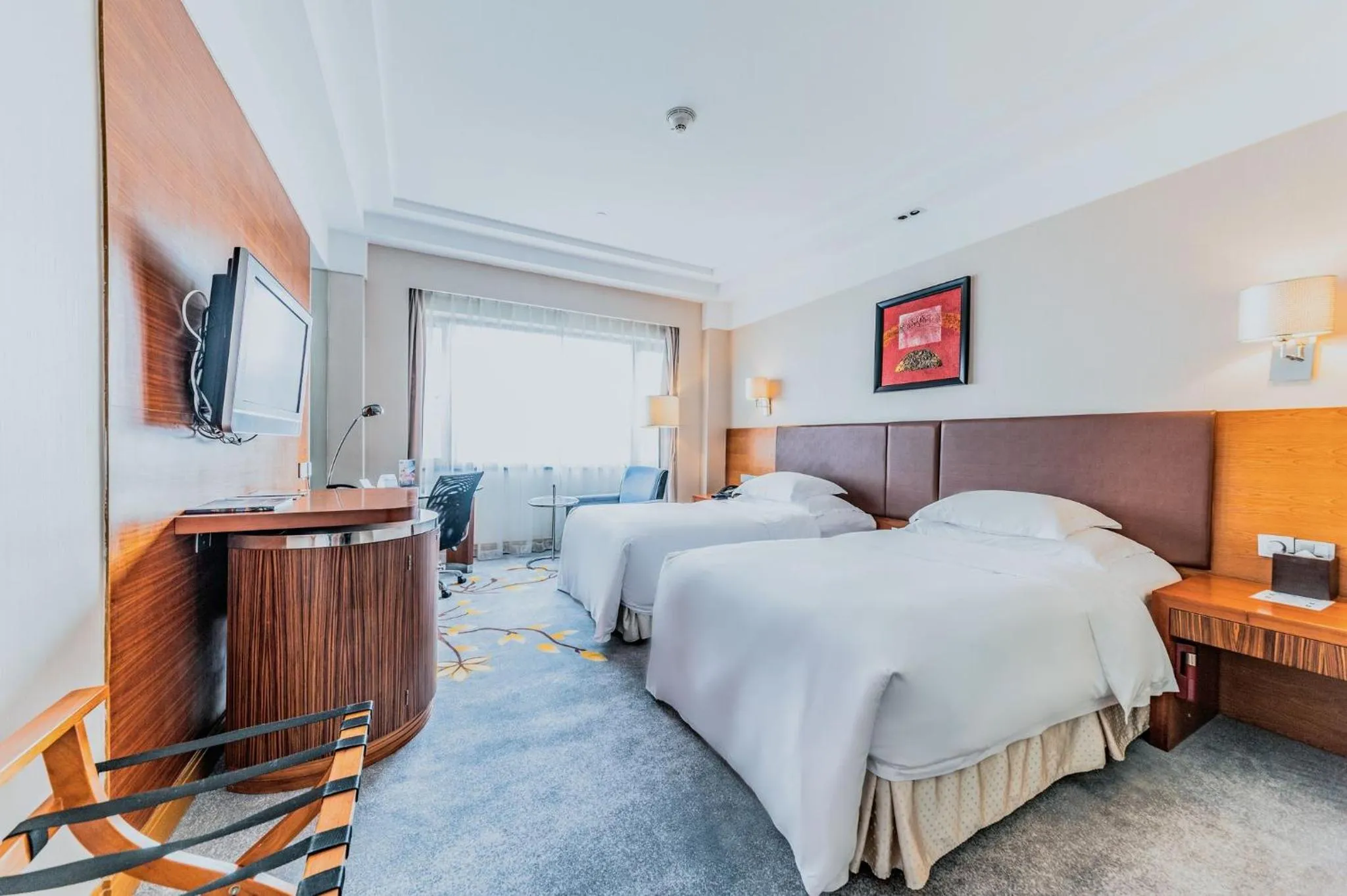 Photo of the whole room, Bed in Crowne Plaza City Center Ningbo by IHG - Near Ningbo Railway Station