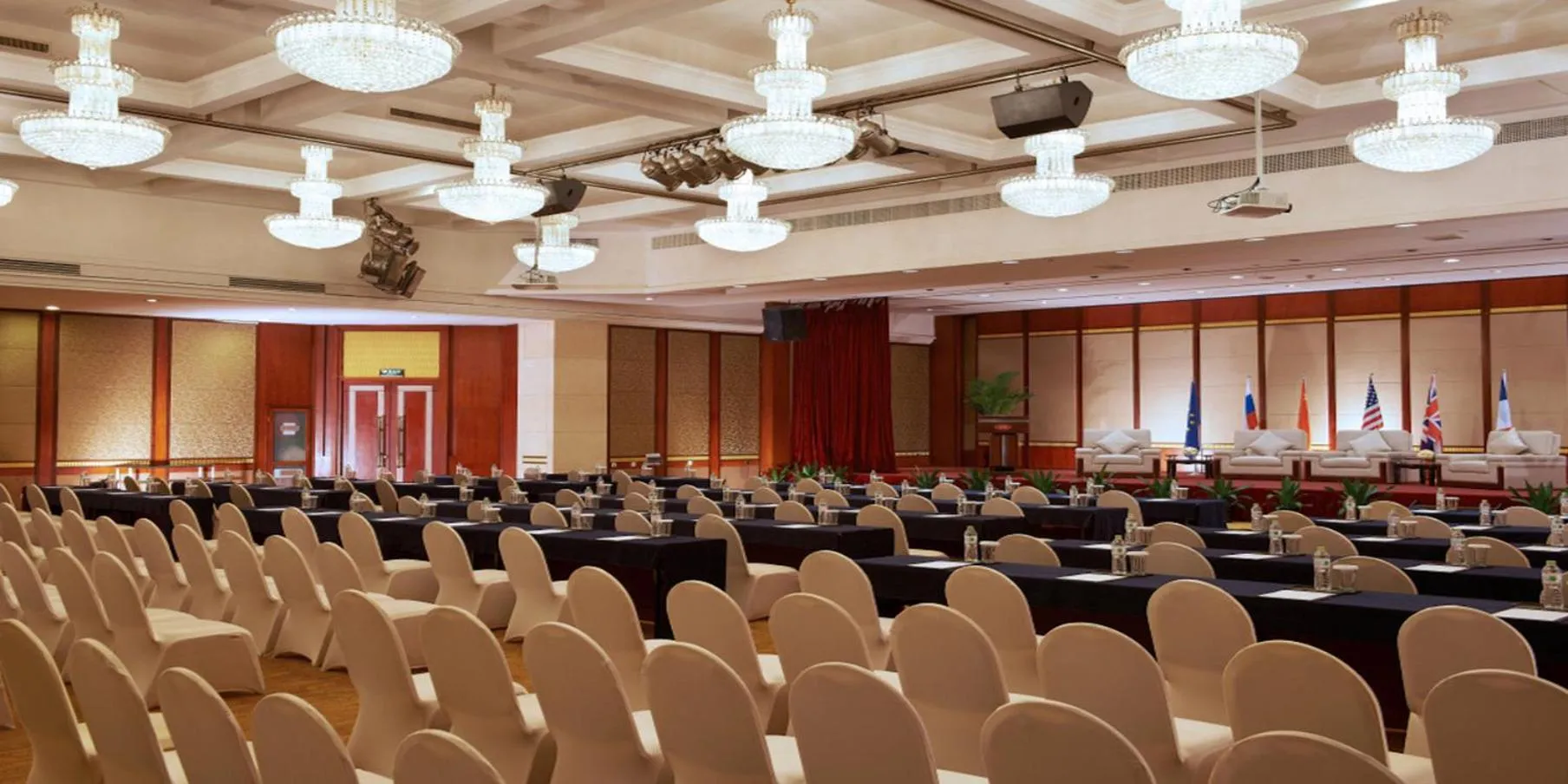 Meeting/conference room in Crowne Plaza City Center Ningbo by IHG - Near Ningbo Railway Station