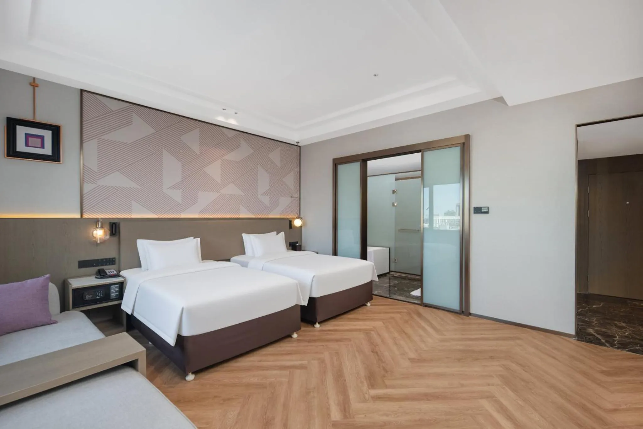 Photo of the whole room, Bed in Crowne Plaza City Center Ningbo by IHG - Near Ningbo Railway Station