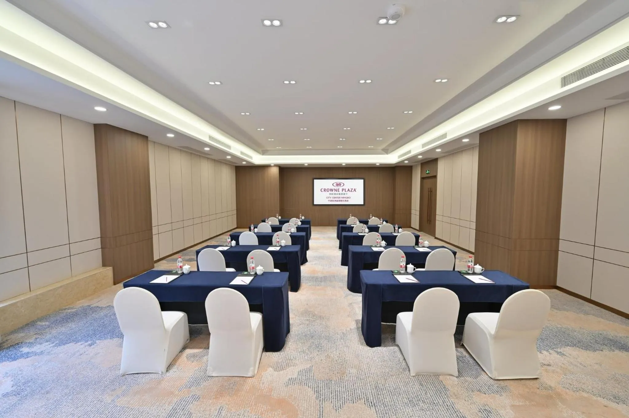 Meeting/conference room in Crowne Plaza City Center Ningbo by IHG - Near Ningbo Railway Station