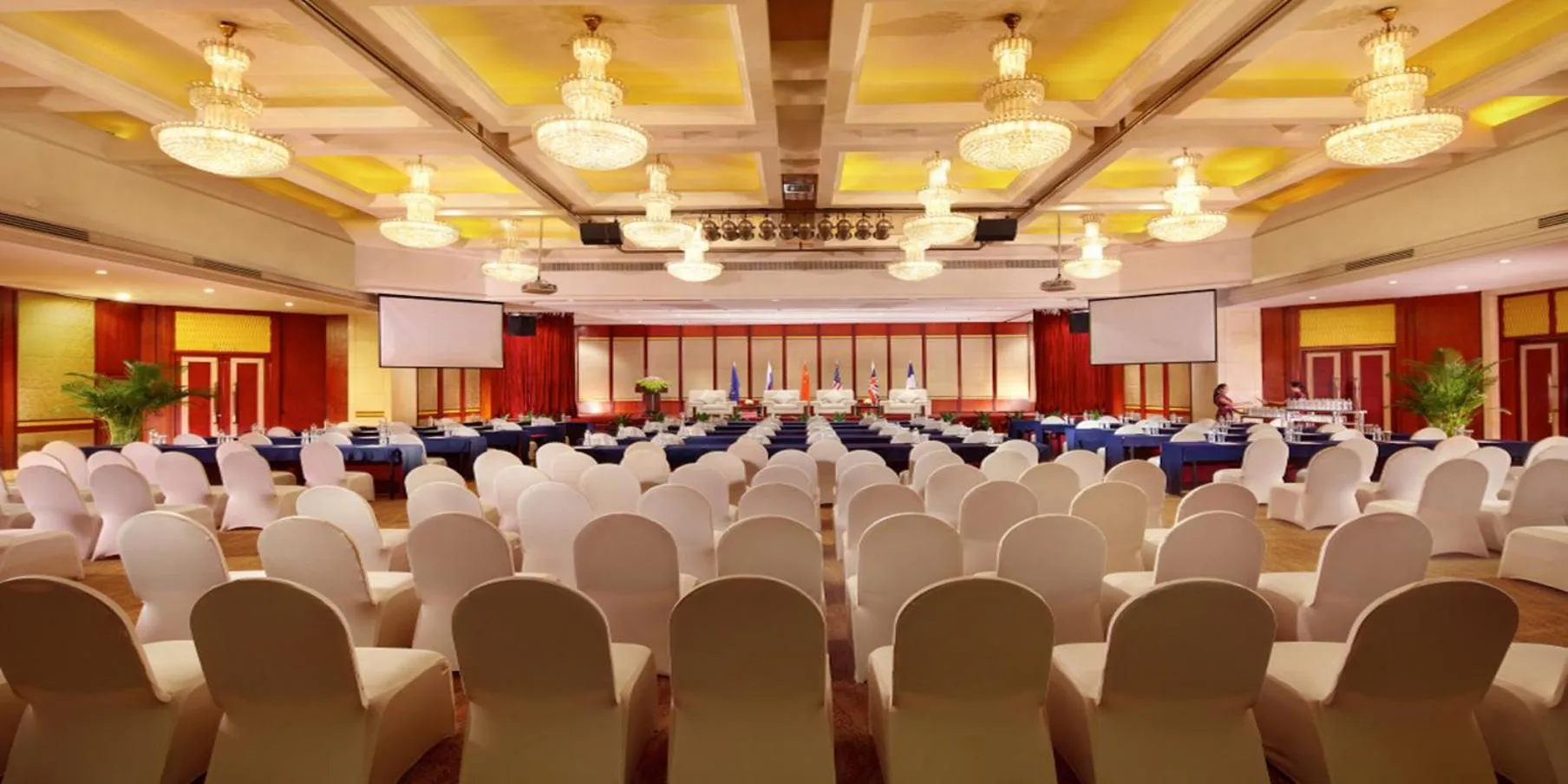 Meeting/conference room in Crowne Plaza City Center Ningbo by IHG - Near Ningbo Railway Station