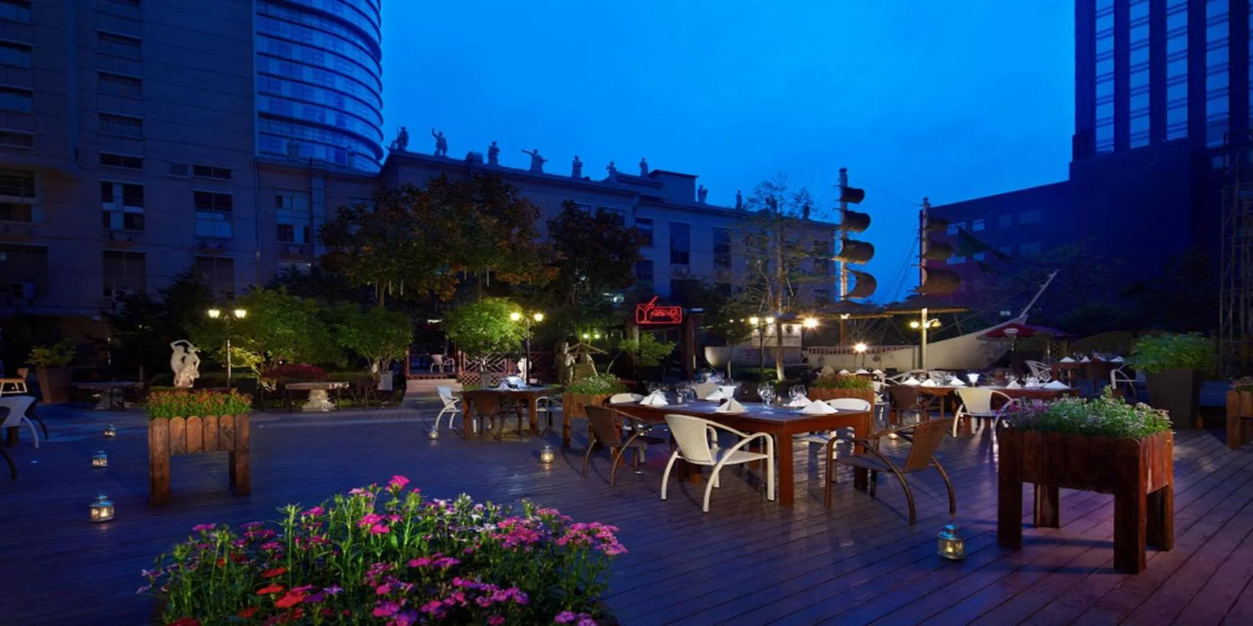 Lounge or bar in Crowne Plaza City Center Ningbo by IHG - Near Ningbo Railway Station