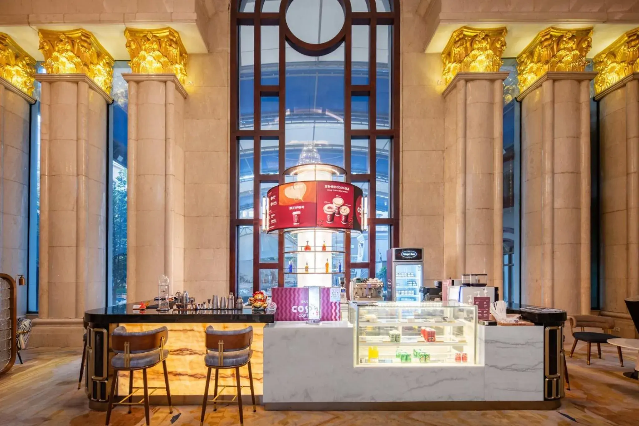 Lounge or bar in Crowne Plaza City Center Ningbo by IHG - Near Ningbo Railway Station Lounge or bar in Crowne Plaza City Center Ningbo by IHG - Near Ningbo Railway Station