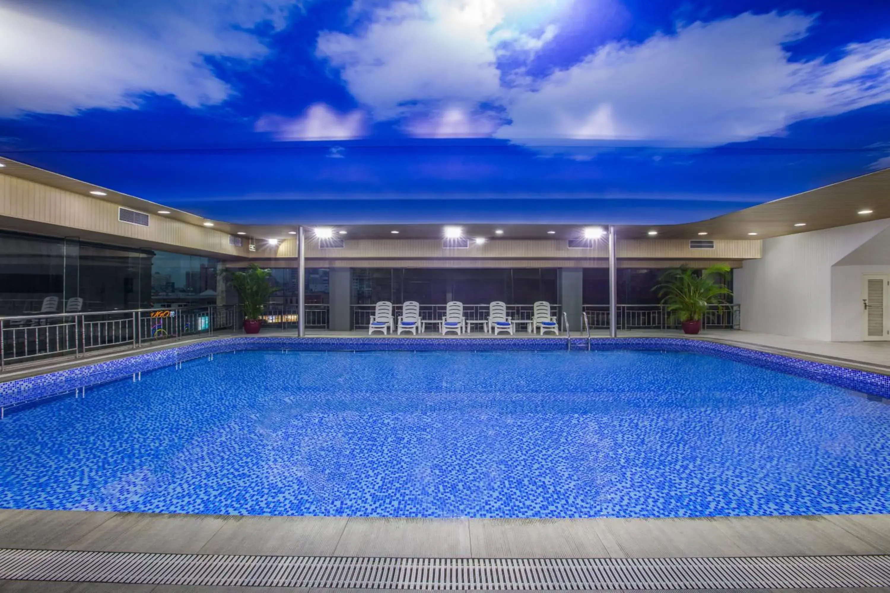 Swimming pool in Crowne Plaza City Center Ningbo by IHG - Near Ningbo Railway Station Swimming pool in Crowne Plaza City Center Ningbo by IHG - Near Ningbo Railway Station