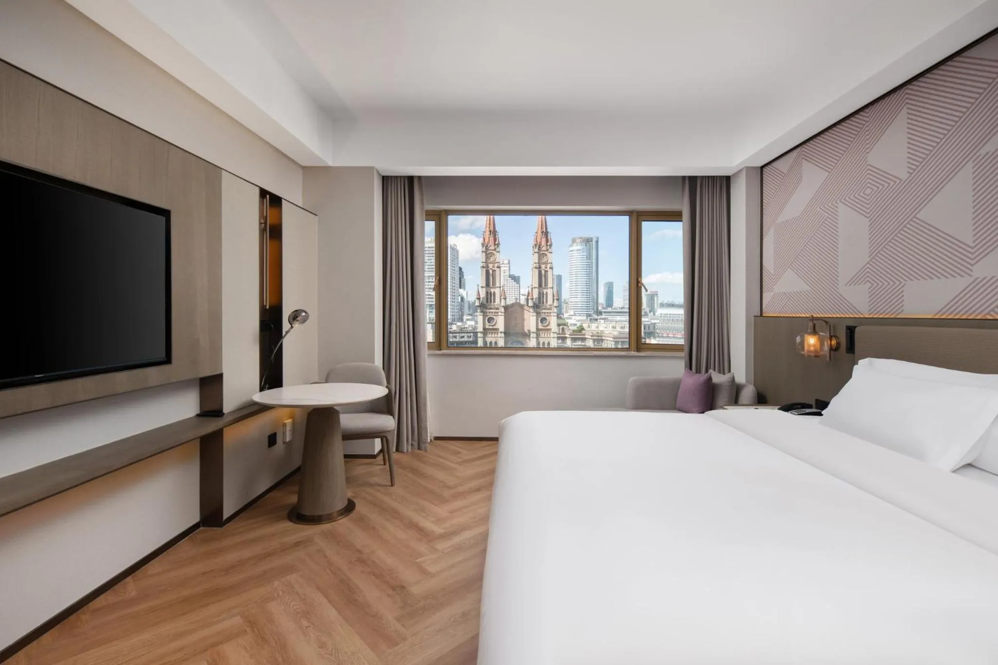 Photo of the whole room, Bed in Crowne Plaza City Center Ningbo by IHG - Near Ningbo Railway Station