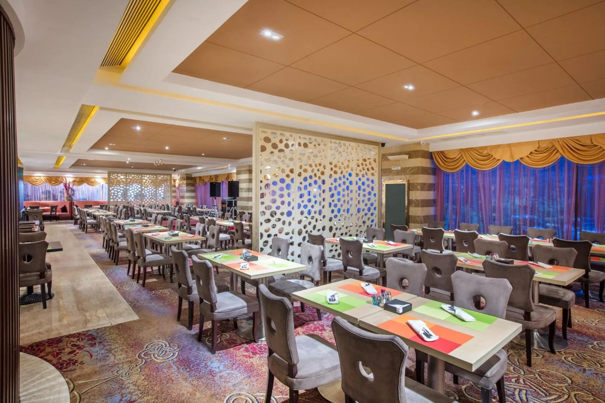 Restaurant/places to eat in Crowne Plaza City Center Ningbo by IHG