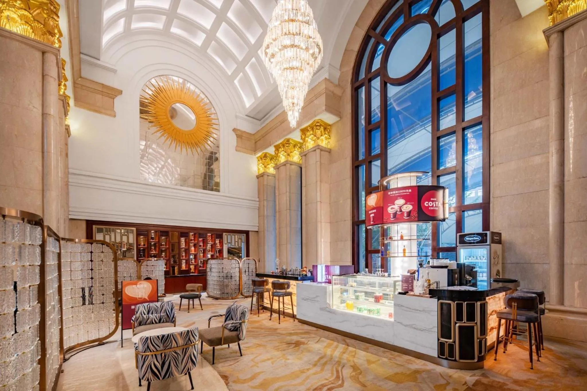 Lounge or bar in Crowne Plaza City Center Ningbo by IHG - Near Ningbo Railway Station