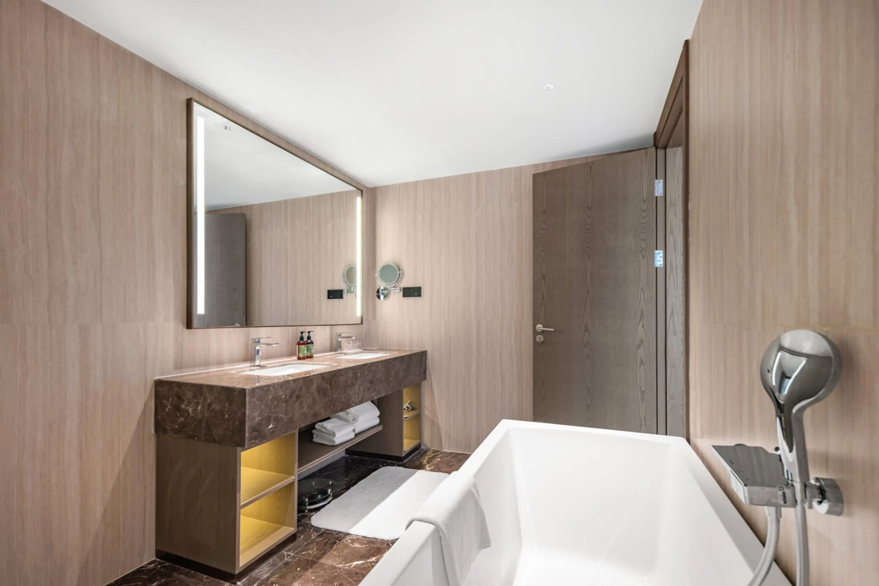 Toilet in Crowne Plaza City Center Ningbo by IHG - Near Ningbo Railway Station