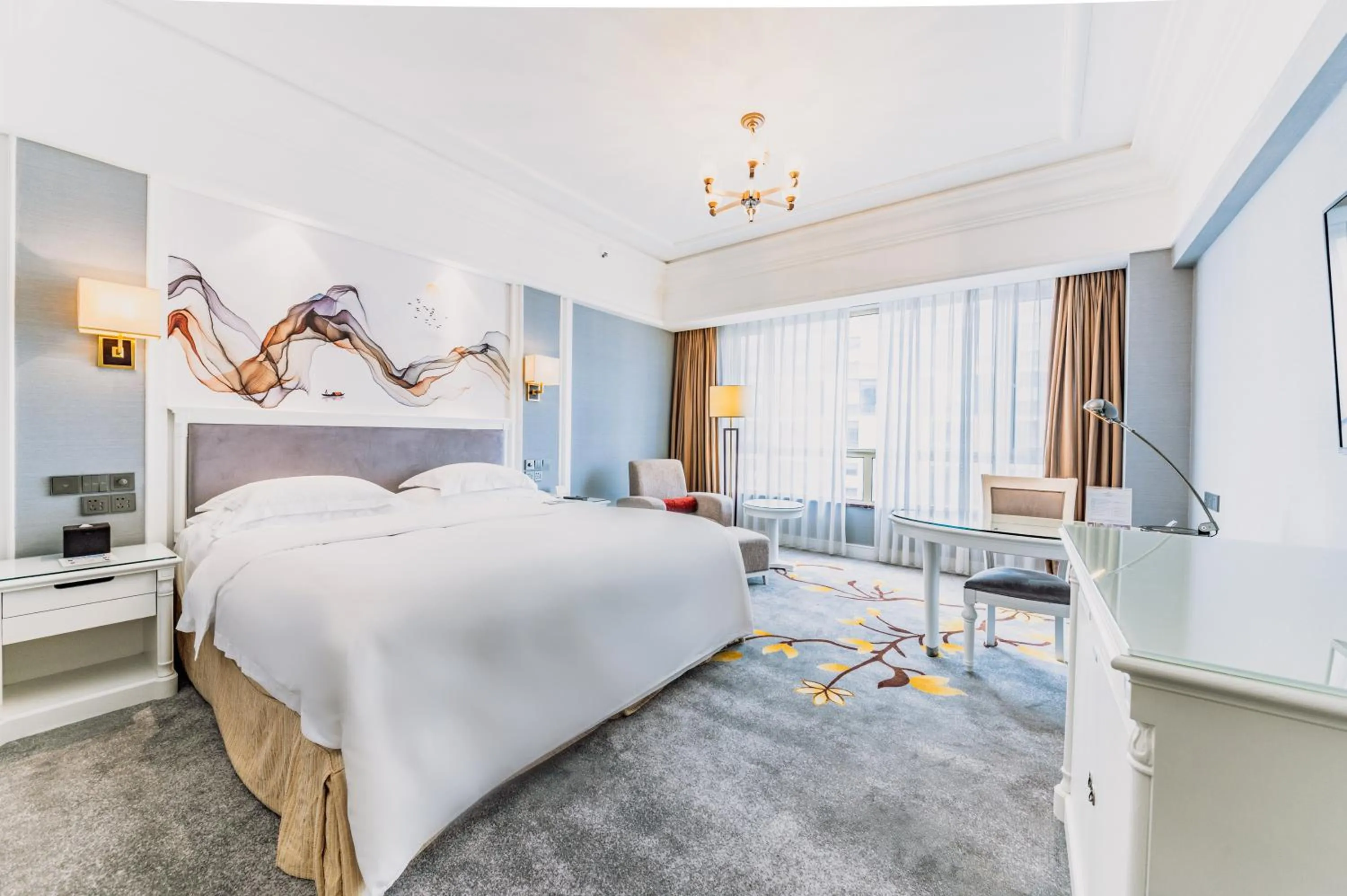 Photo of the whole room, Bed in Crowne Plaza City Center Ningbo by IHG - Near Ningbo Railway Station