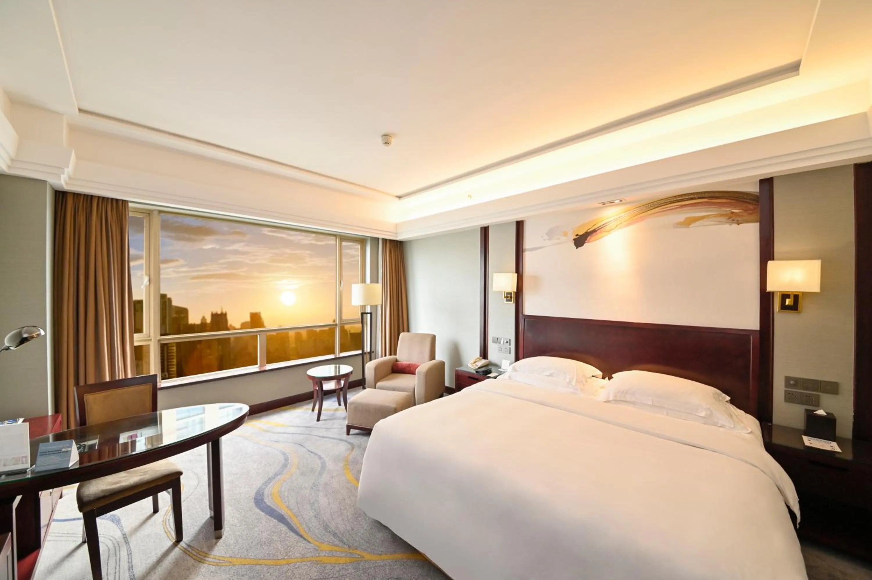 Photo of the whole room, Bed in Crowne Plaza City Center Ningbo by IHG - Near Ningbo Railway Station