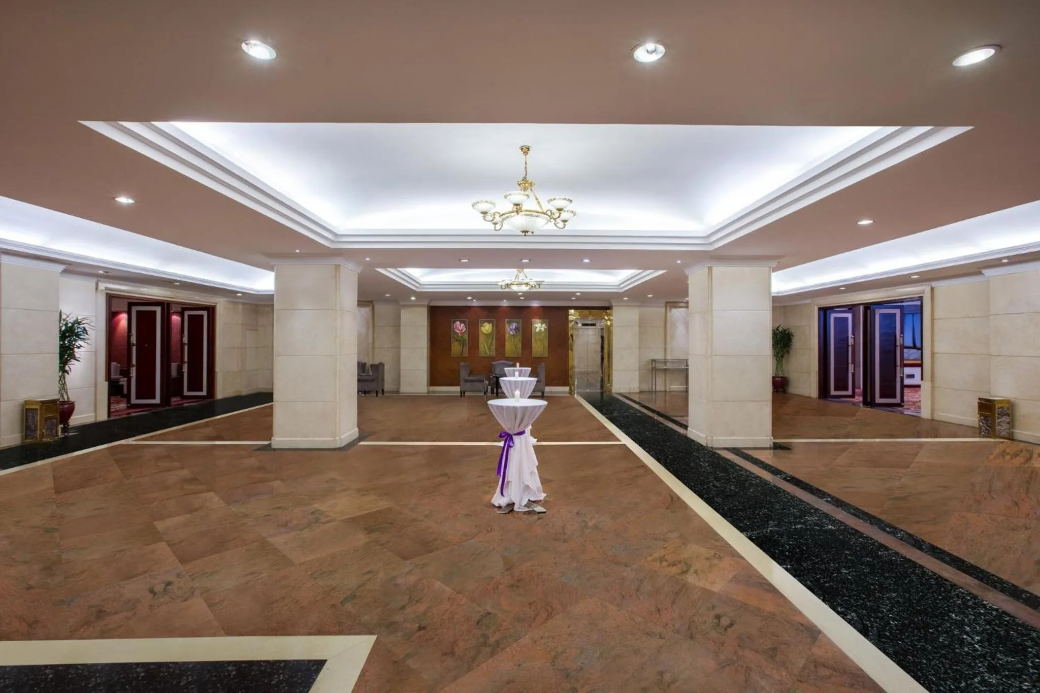 Meeting/conference room in Crowne Plaza City Center Ningbo by IHG