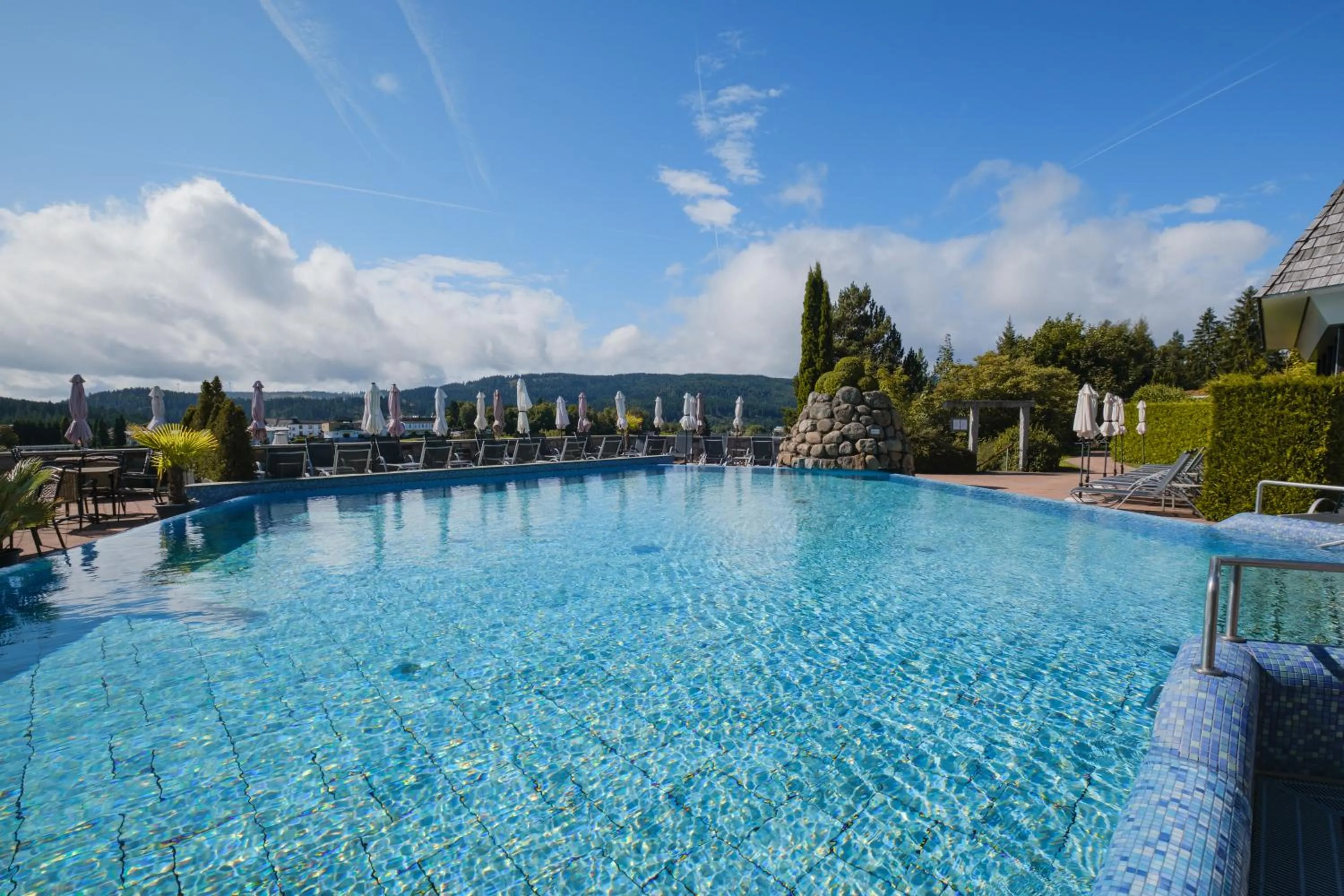 Swimming pool in Hotel Vier Jahreszeiten am Schluchsee