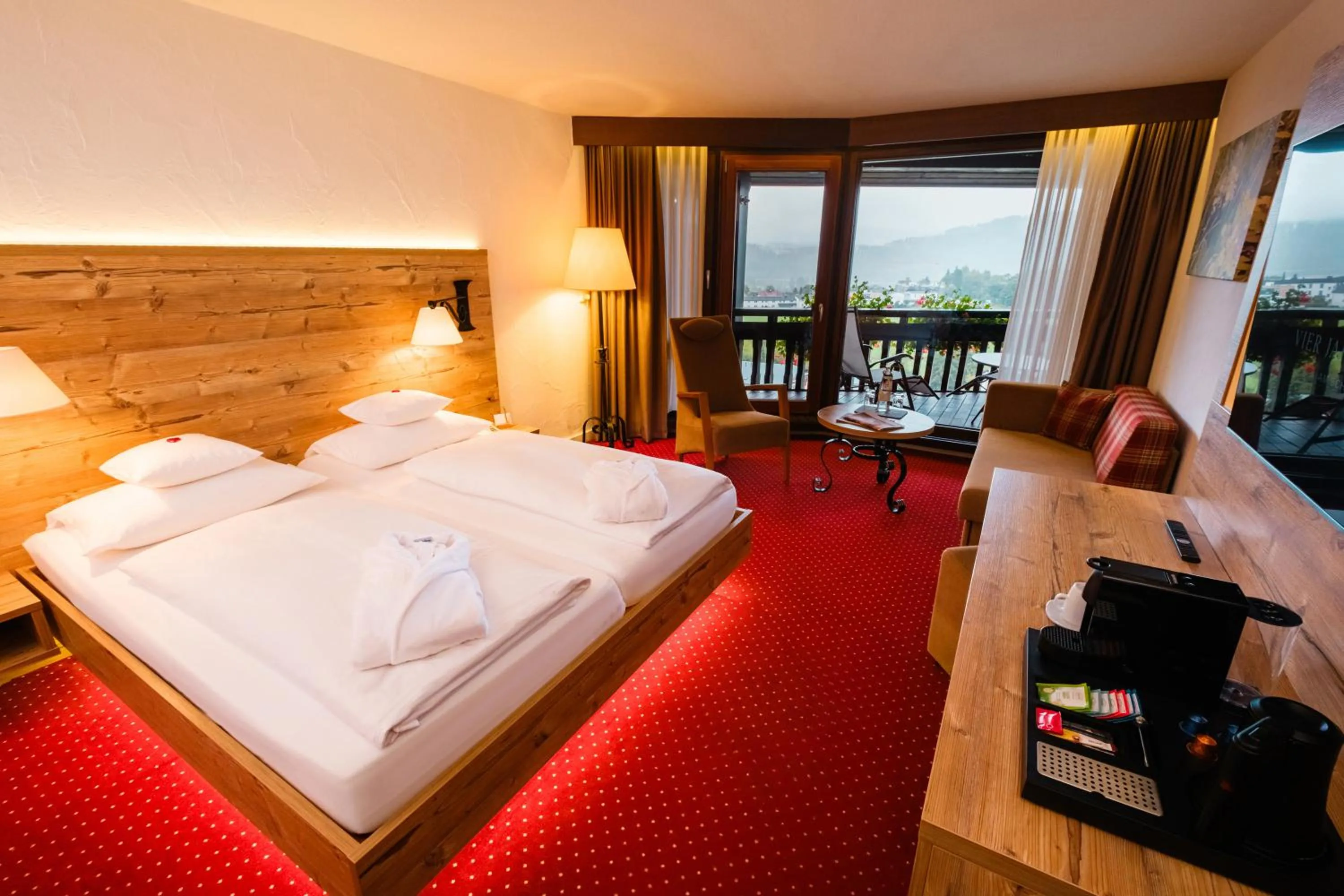 Photo of the whole room, Bed in Hotel Vier Jahreszeiten am Schluchsee